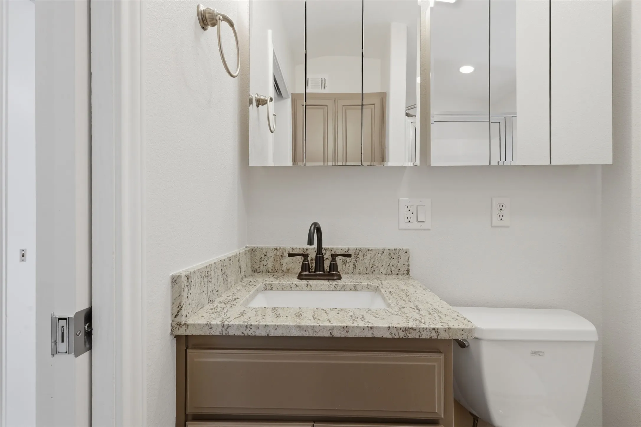 Manufactured Home For Sale in Wood County , 6435 FM 17 375, Yantis, Texas 75497, 1 Bedroom, 1 Bathroom, Garage spaces, 1,065 Sqft, built in 0, Preowned, mls#21255766, Real Estate Agent in Yantis, Homes For Sale in Wood county, Homes For Sale in Yantis, Realtor in Yantis Texas, Real Estate Brokerage Independent Realty Texas, Luminita Cordes Realtor