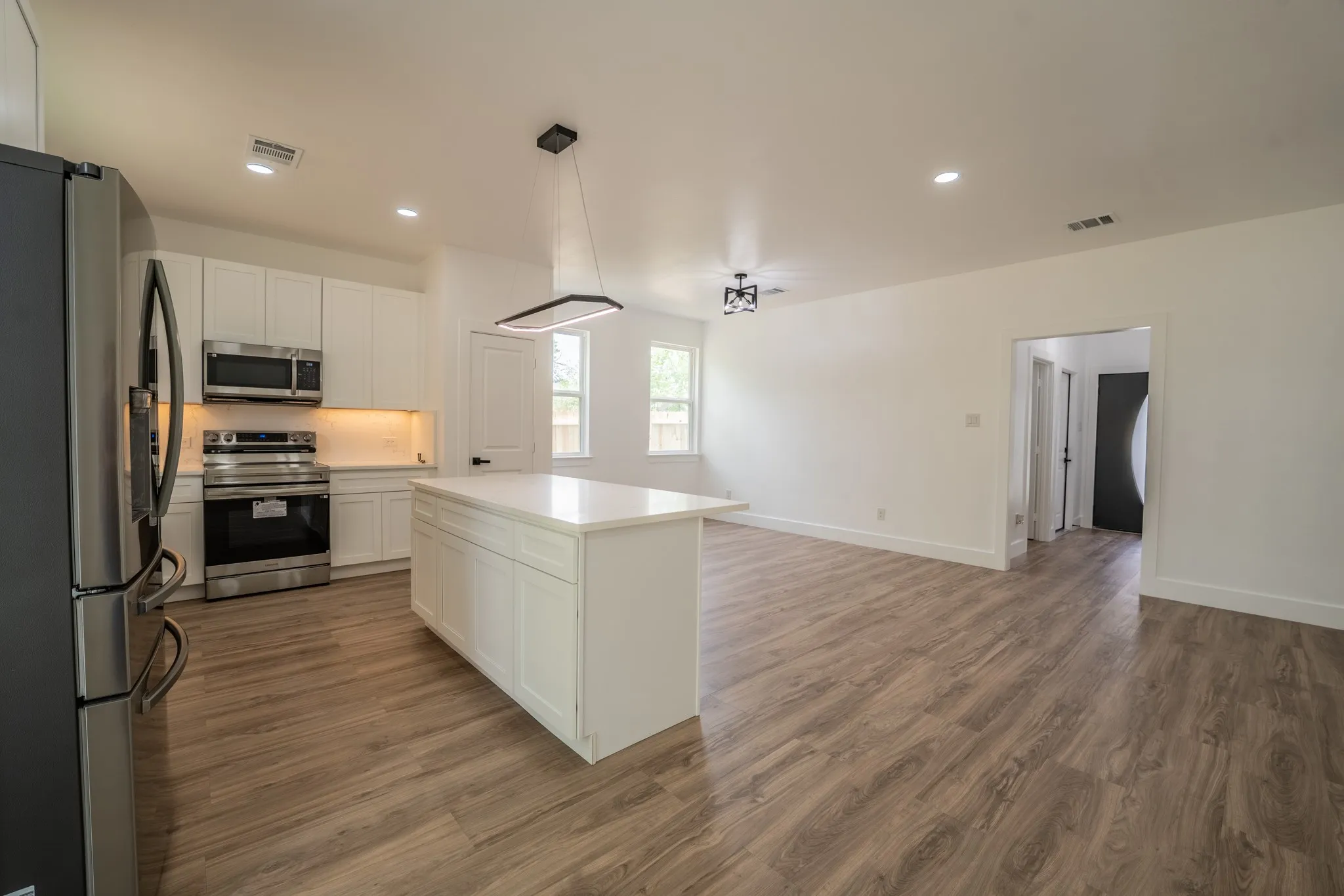 Single Family Residence For Sale in Hopkins County , 103 Ross Street W, Sulphur Springs, Texas 75482, 3 Bedroom, 2 Bathroom, 1 Garage spaces, 1,470 Sqft, built in 2026, New Construction - Complete, mls#21256090, Real Estate Agent in Sulphur Springs, Homes For Sale in Hopkins county, Homes For Sale in Sulphur Springs, Realtor in Sulphur Springs Texas, Real Estate Brokerage Independent Realty Texas, Luminita Cordes Realtor