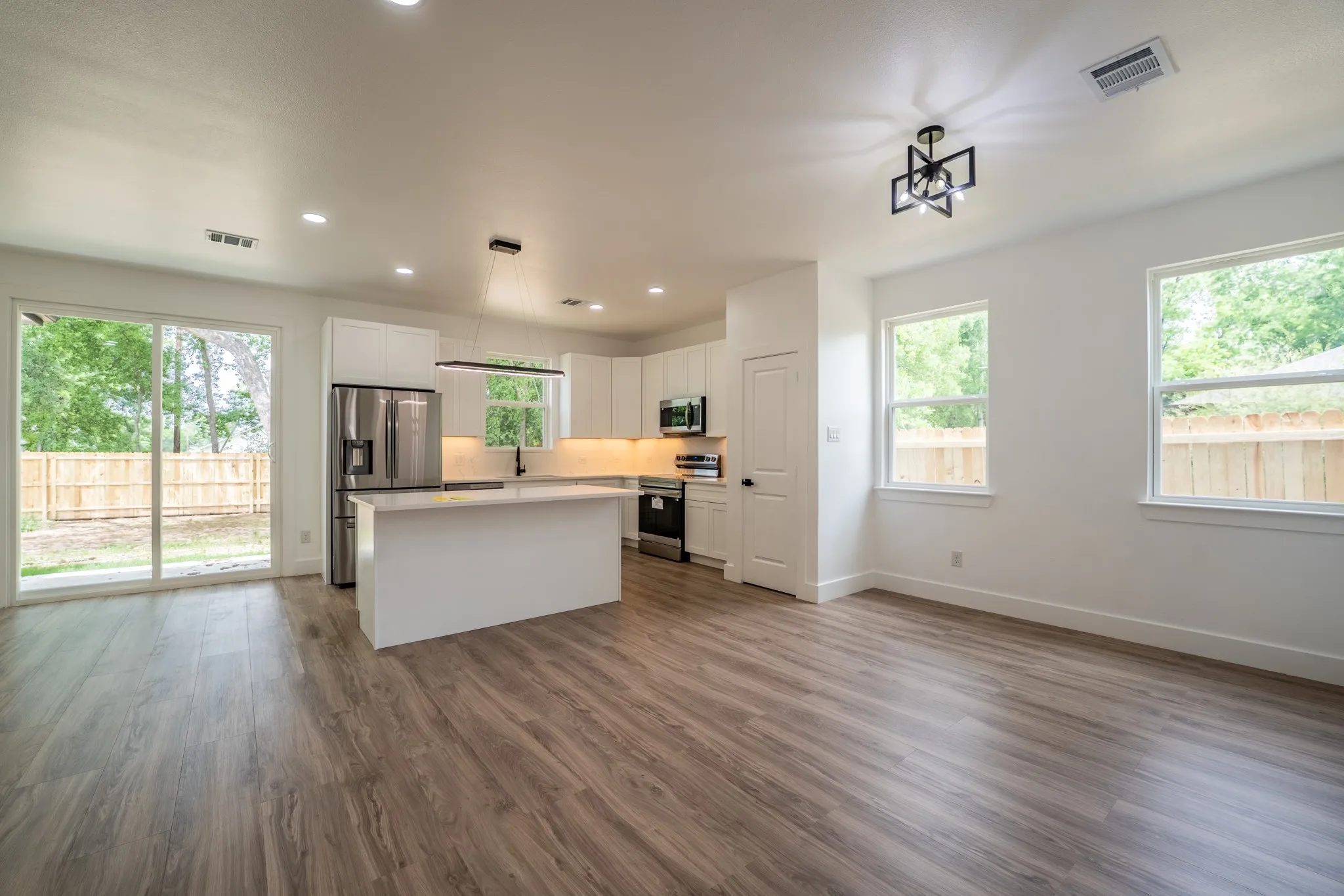 Single Family Residence For Sale in Hopkins County , 103 Ross Street W, Sulphur Springs, Texas 75482, 3 Bedroom, 2 Bathroom, 1 Garage spaces, 1,470 Sqft, built in 2026, New Construction - Complete, mls#21256090, Real Estate Agent in Sulphur Springs, Homes For Sale in Hopkins county, Homes For Sale in Sulphur Springs, Realtor in Sulphur Springs Texas, Real Estate Brokerage Independent Realty Texas, Luminita Cordes Realtor