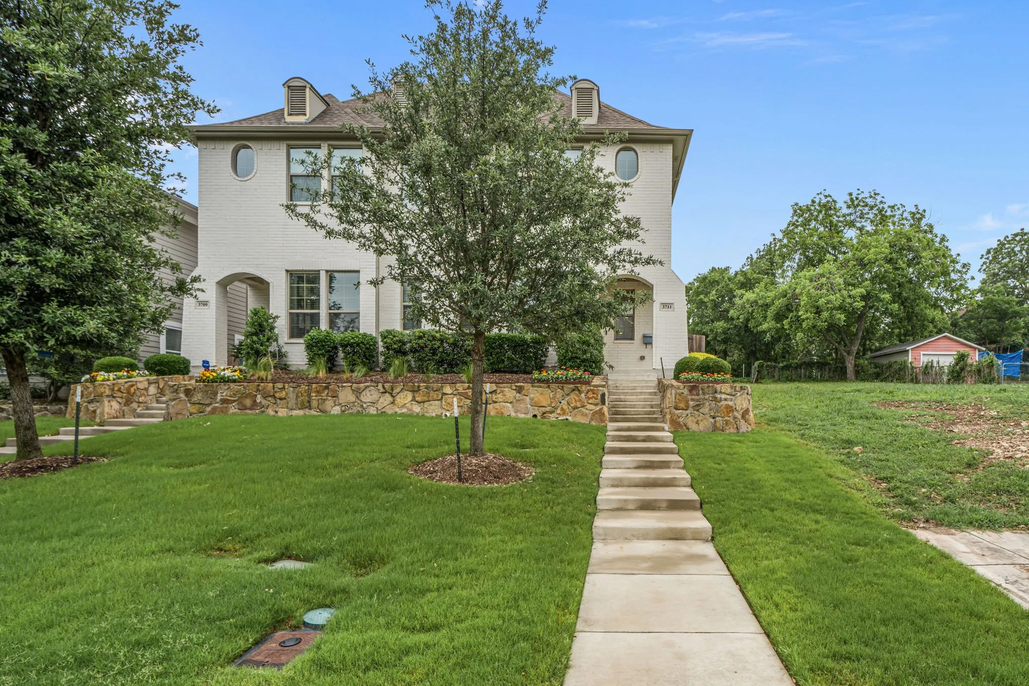 Townhouse For Sale in Tarrant County , 3711 Byers Avenue, Fort Worth, Texas 76107, 3 Bedroom, 4 Bathroom, 2 Garage spaces, 1,940 Sqft, built in 2019, Preowned, mls#21255504, Real Estate Agent in Fort Worth, Homes For Sale in Tarrant county, Homes For Sale in Fort Worth, Realtor in Fort Worth Texas, Real Estate Brokerage Independent Realty Texas, Luminita Cordes Realtor