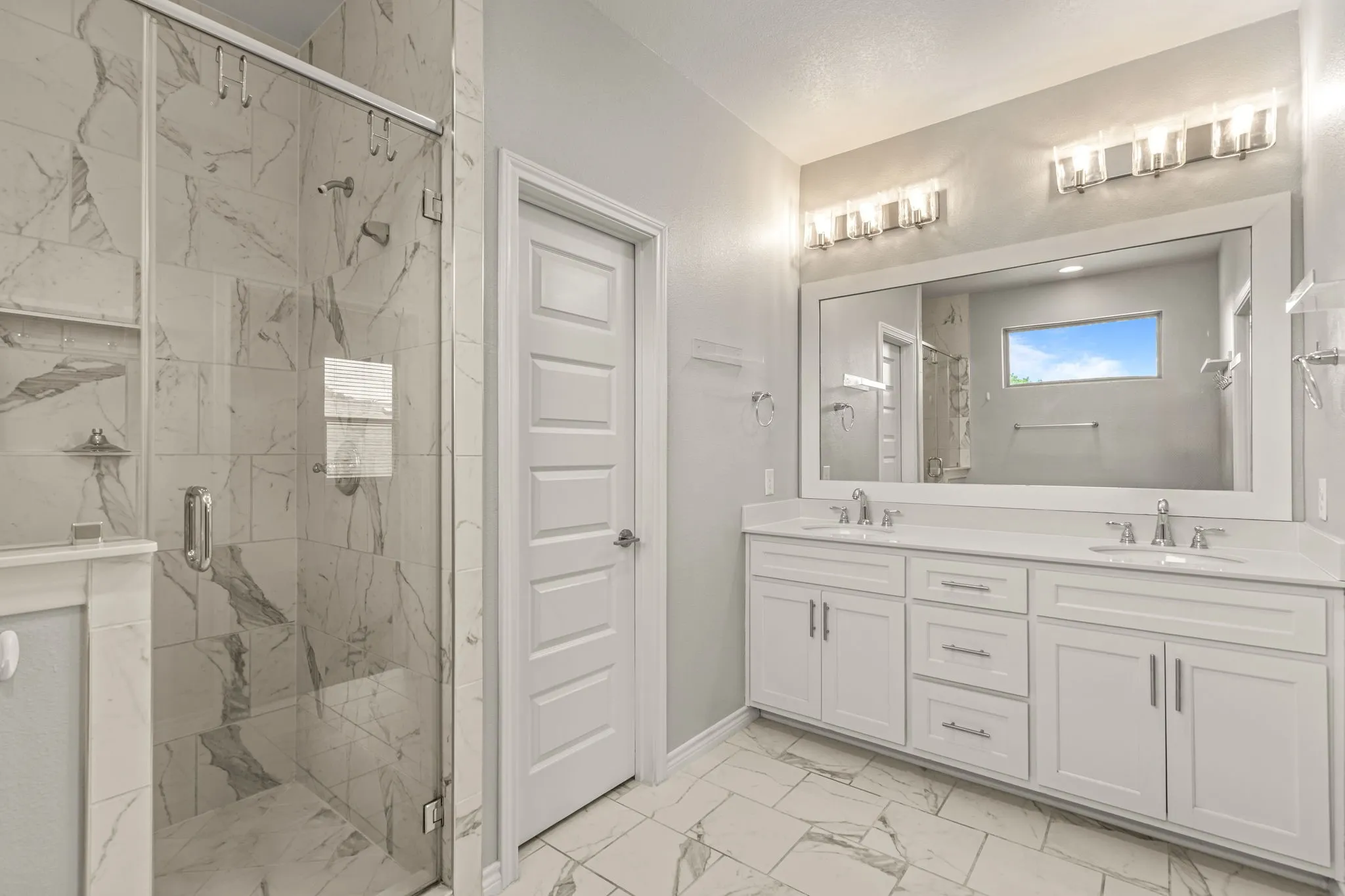 Townhouse For Sale in Tarrant County , 3711 Byers Avenue, Fort Worth, Texas 76107, 3 Bedroom, 4 Bathroom, 2 Garage spaces, 1,940 Sqft, built in 2019, Preowned, mls#21255504, Real Estate Agent in Fort Worth, Homes For Sale in Tarrant county, Homes For Sale in Fort Worth, Realtor in Fort Worth Texas, Real Estate Brokerage Independent Realty Texas, Luminita Cordes Realtor