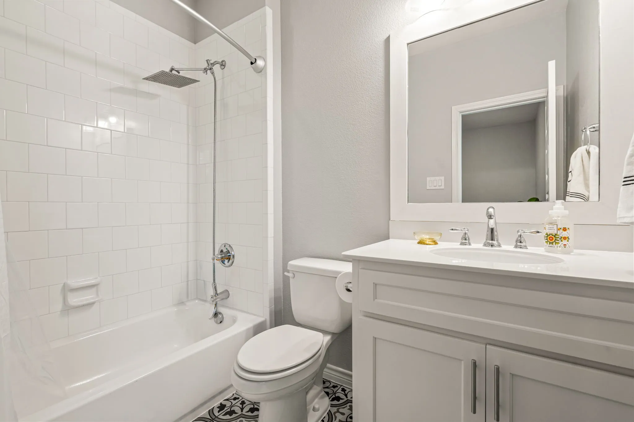 Townhouse For Sale in Tarrant County , 3711 Byers Avenue, Fort Worth, Texas 76107, 3 Bedroom, 4 Bathroom, 2 Garage spaces, 1,940 Sqft, built in 2019, Preowned, mls#21255504, Real Estate Agent in Fort Worth, Homes For Sale in Tarrant county, Homes For Sale in Fort Worth, Realtor in Fort Worth Texas, Real Estate Brokerage Independent Realty Texas, Luminita Cordes Realtor
