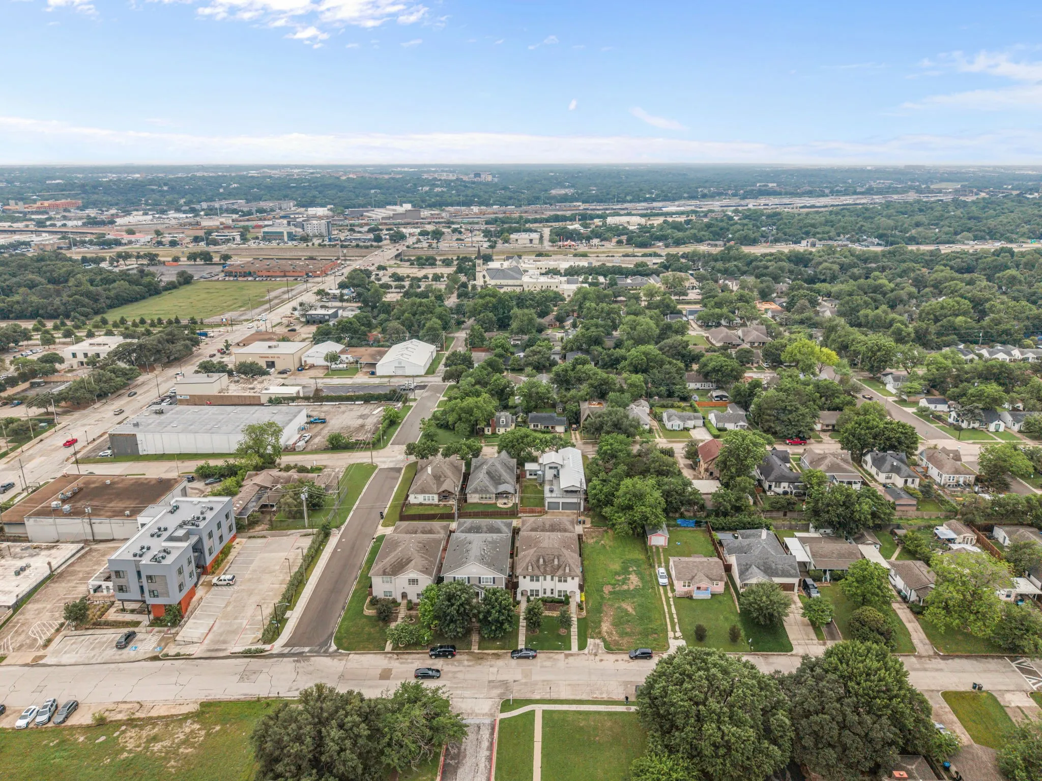 Townhouse For Sale in Tarrant County , 3711 Byers Avenue, Fort Worth, Texas 76107, 3 Bedroom, 4 Bathroom, 2 Garage spaces, 1,940 Sqft, built in 2019, Preowned, mls#21255504, Real Estate Agent in Fort Worth, Homes For Sale in Tarrant county, Homes For Sale in Fort Worth, Realtor in Fort Worth Texas, Real Estate Brokerage Independent Realty Texas, Luminita Cordes Realtor