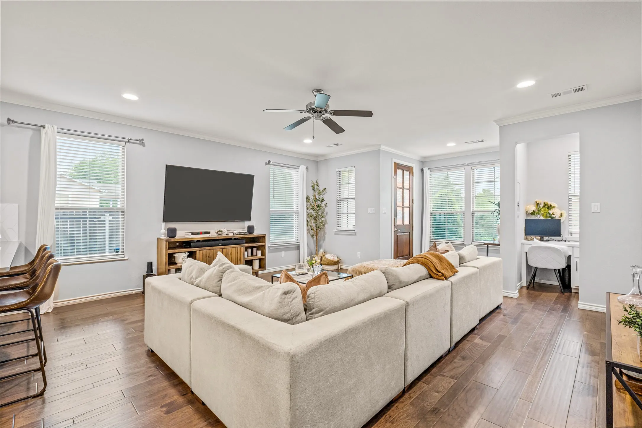 Townhouse For Sale in Tarrant County , 3711 Byers Avenue, Fort Worth, Texas 76107, 3 Bedroom, 4 Bathroom, 2 Garage spaces, 1,940 Sqft, built in 2019, Preowned, mls#21255504, Real Estate Agent in Fort Worth, Homes For Sale in Tarrant county, Homes For Sale in Fort Worth, Realtor in Fort Worth Texas, Real Estate Brokerage Independent Realty Texas, Luminita Cordes Realtor