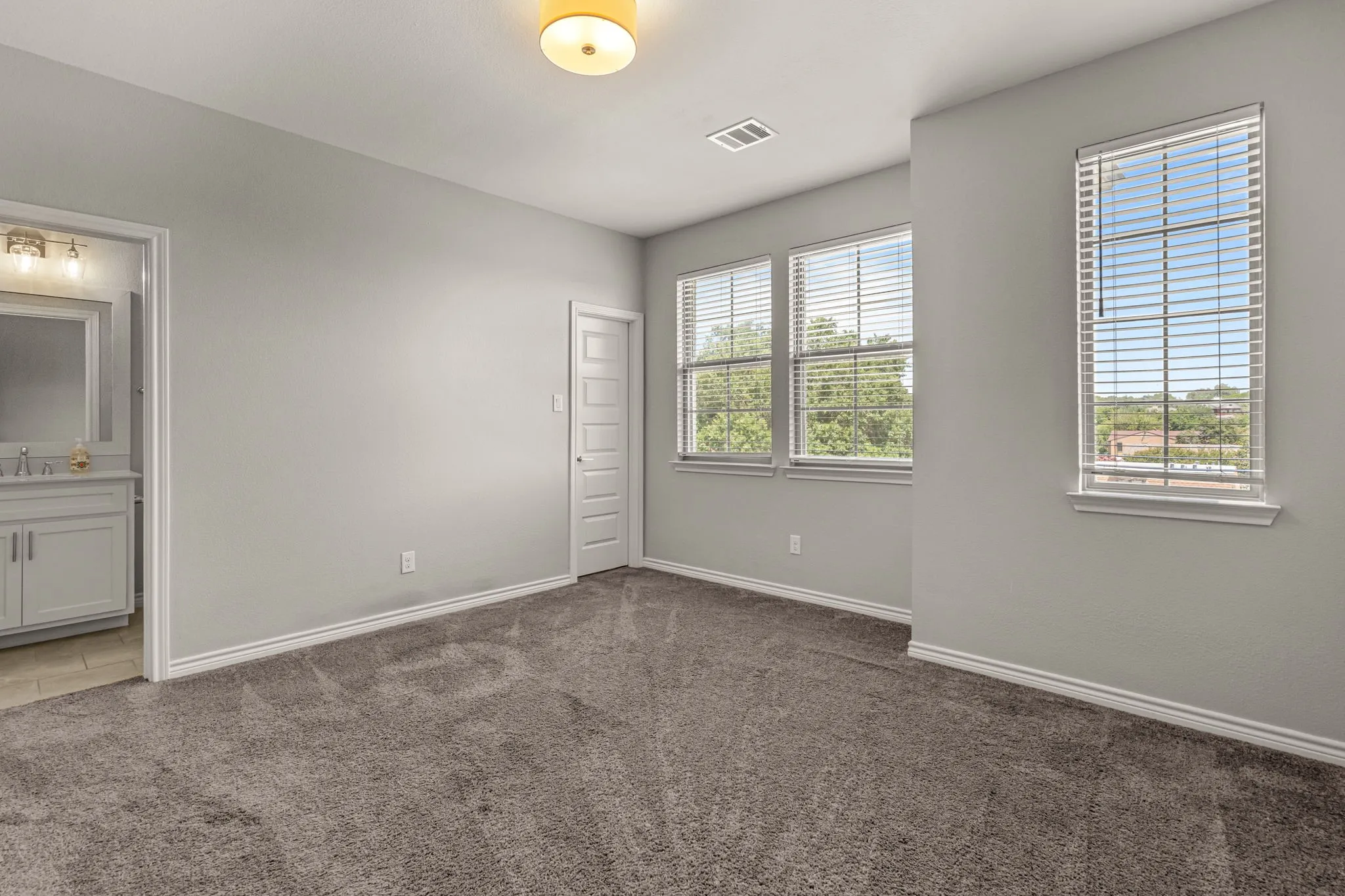 Townhouse For Sale in Tarrant County , 3711 Byers Avenue, Fort Worth, Texas 76107, 3 Bedroom, 4 Bathroom, 2 Garage spaces, 1,940 Sqft, built in 2019, Preowned, mls#21255504, Real Estate Agent in Fort Worth, Homes For Sale in Tarrant county, Homes For Sale in Fort Worth, Realtor in Fort Worth Texas, Real Estate Brokerage Independent Realty Texas, Luminita Cordes Realtor