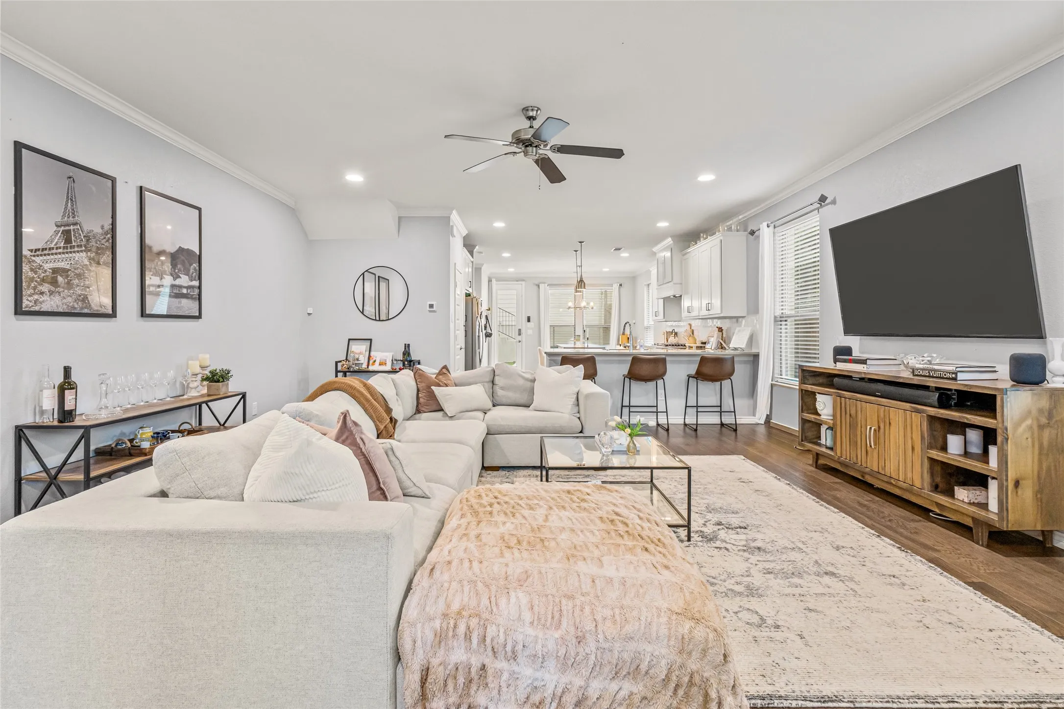 Townhouse For Sale in Tarrant County , 3711 Byers Avenue, Fort Worth, Texas 76107, 3 Bedroom, 4 Bathroom, 2 Garage spaces, 1,940 Sqft, built in 2019, Preowned, mls#21255504, Real Estate Agent in Fort Worth, Homes For Sale in Tarrant county, Homes For Sale in Fort Worth, Realtor in Fort Worth Texas, Real Estate Brokerage Independent Realty Texas, Luminita Cordes Realtor
