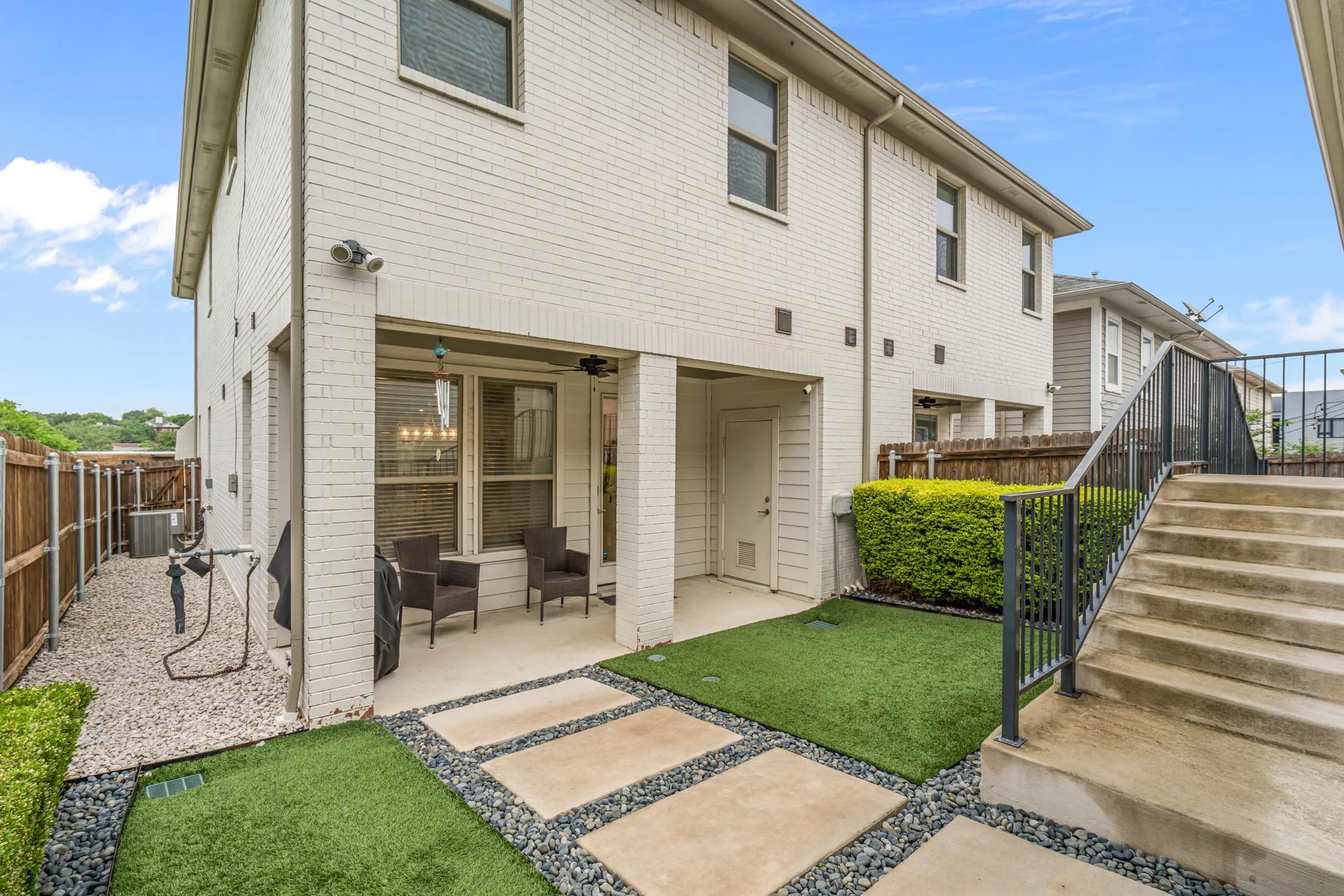 Townhouse For Sale in Tarrant County , 3711 Byers Avenue, Fort Worth, Texas 76107, 3 Bedroom, 4 Bathroom, 2 Garage spaces, 1,940 Sqft, built in 2019, Preowned, mls#21255504, Real Estate Agent in Fort Worth, Homes For Sale in Tarrant county, Homes For Sale in Fort Worth, Realtor in Fort Worth Texas, Real Estate Brokerage Independent Realty Texas, Luminita Cordes Realtor