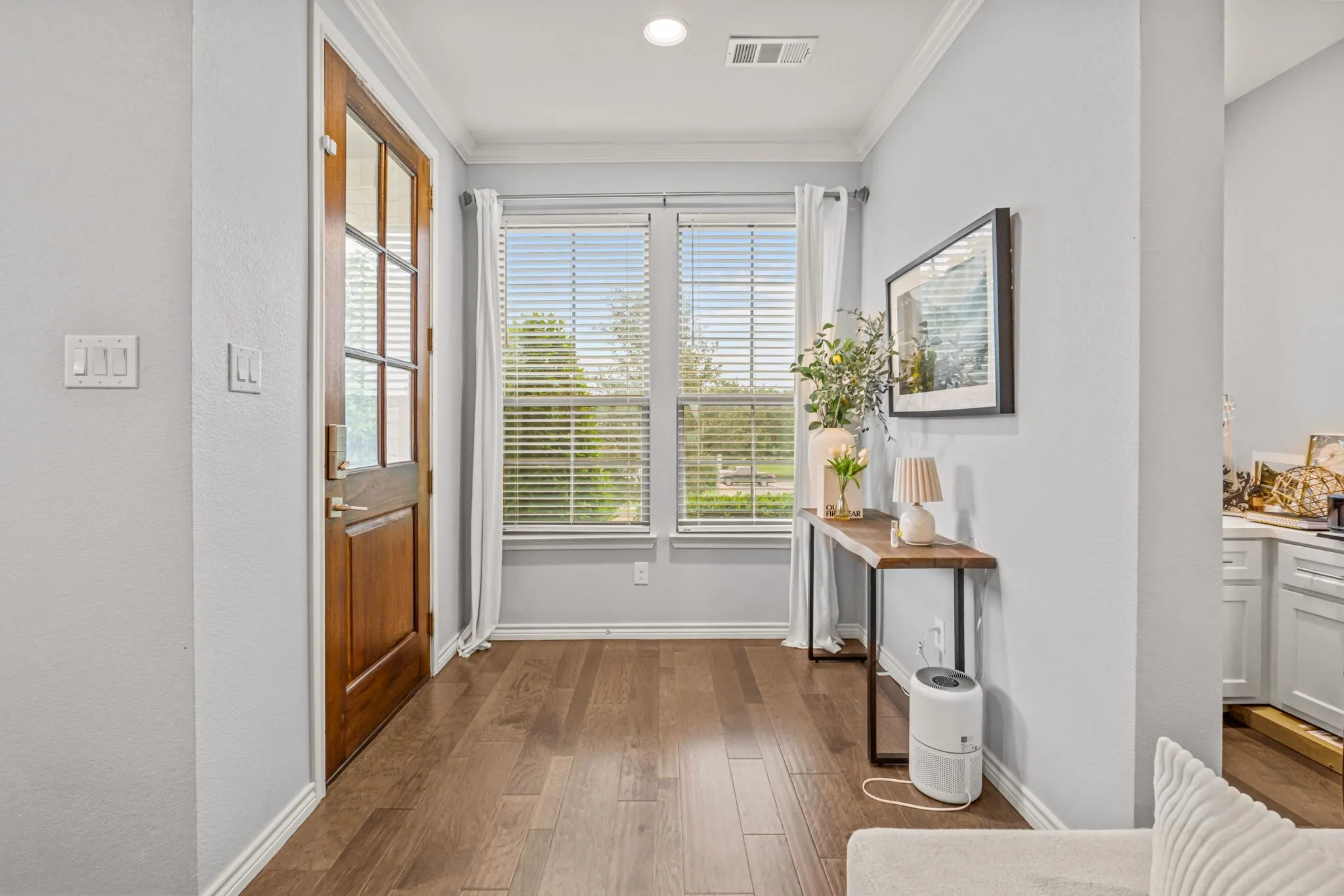 Townhouse For Sale in Tarrant County , 3711 Byers Avenue, Fort Worth, Texas 76107, 3 Bedroom, 4 Bathroom, 2 Garage spaces, 1,940 Sqft, built in 2019, Preowned, mls#21255504, Real Estate Agent in Fort Worth, Homes For Sale in Tarrant county, Homes For Sale in Fort Worth, Realtor in Fort Worth Texas, Real Estate Brokerage Independent Realty Texas, Luminita Cordes Realtor