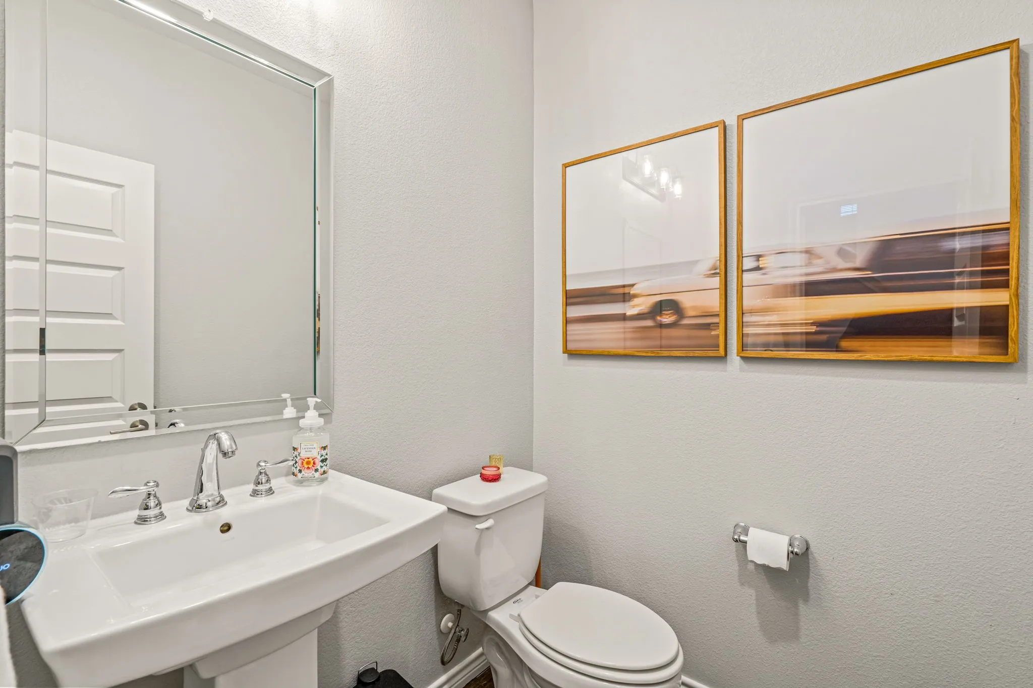 Townhouse For Sale in Tarrant County , 3711 Byers Avenue, Fort Worth, Texas 76107, 3 Bedroom, 4 Bathroom, 2 Garage spaces, 1,940 Sqft, built in 2019, Preowned, mls#21255504, Real Estate Agent in Fort Worth, Homes For Sale in Tarrant county, Homes For Sale in Fort Worth, Realtor in Fort Worth Texas, Real Estate Brokerage Independent Realty Texas, Luminita Cordes Realtor