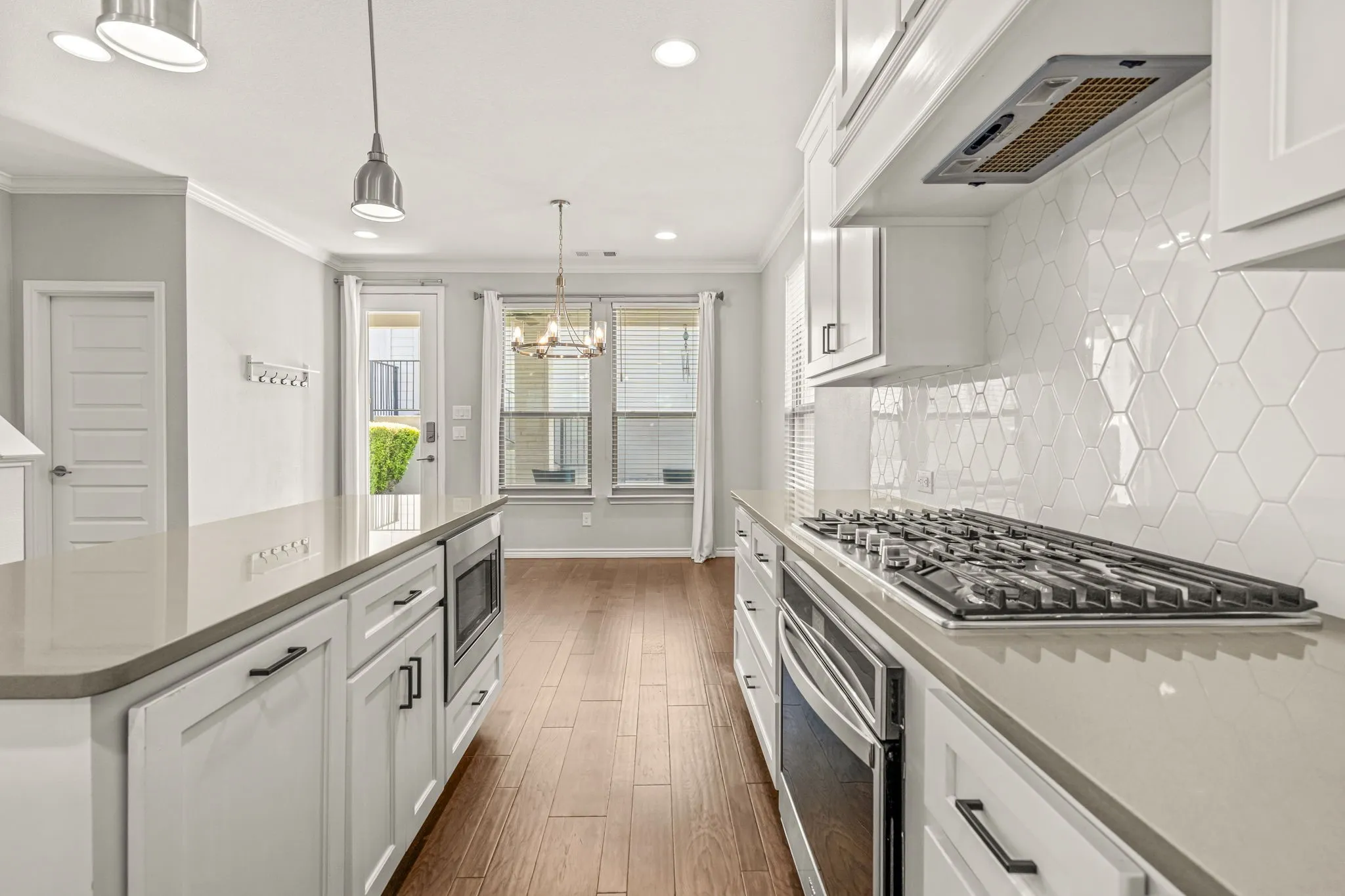 Townhouse For Sale in Tarrant County , 3711 Byers Avenue, Fort Worth, Texas 76107, 3 Bedroom, 4 Bathroom, 2 Garage spaces, 1,940 Sqft, built in 2019, Preowned, mls#21255504, Real Estate Agent in Fort Worth, Homes For Sale in Tarrant county, Homes For Sale in Fort Worth, Realtor in Fort Worth Texas, Real Estate Brokerage Independent Realty Texas, Luminita Cordes Realtor