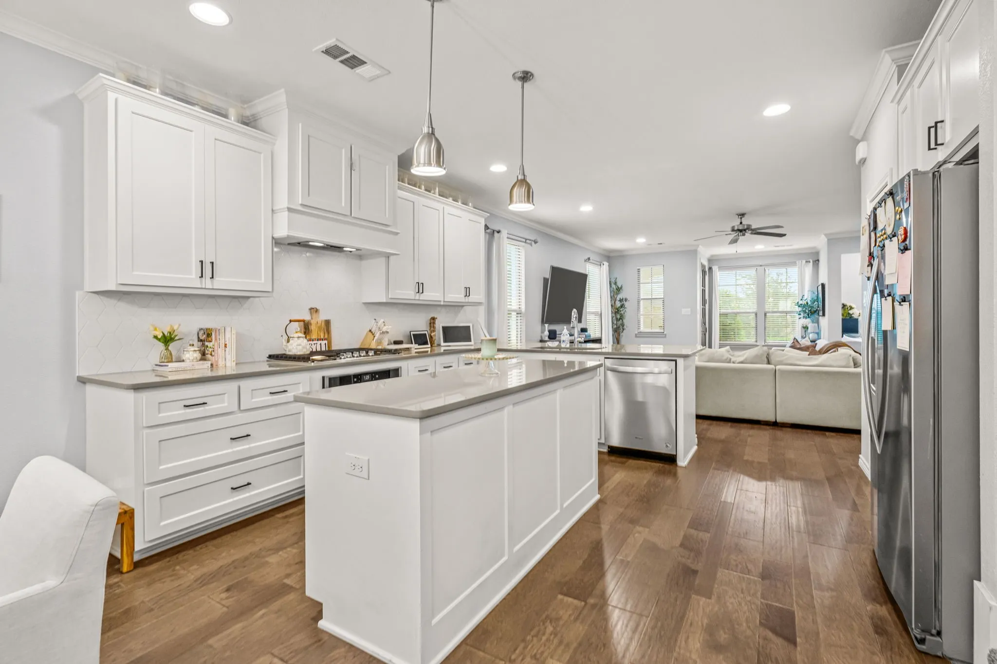 Townhouse For Sale in Tarrant County , 3711 Byers Avenue, Fort Worth, Texas 76107, 3 Bedroom, 4 Bathroom, 2 Garage spaces, 1,940 Sqft, built in 2019, Preowned, mls#21255504, Real Estate Agent in Fort Worth, Homes For Sale in Tarrant county, Homes For Sale in Fort Worth, Realtor in Fort Worth Texas, Real Estate Brokerage Independent Realty Texas, Luminita Cordes Realtor