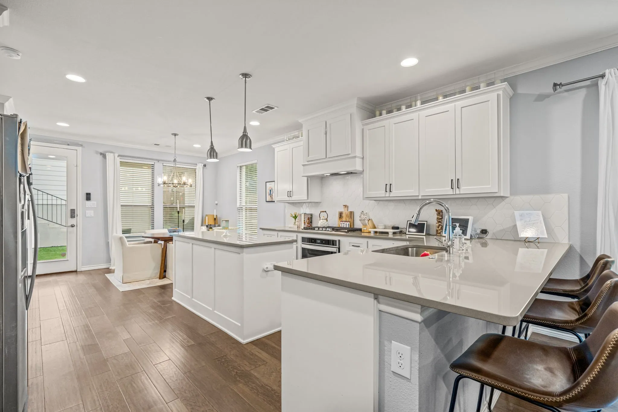 Townhouse For Sale in Tarrant County , 3711 Byers Avenue, Fort Worth, Texas 76107, 3 Bedroom, 4 Bathroom, 2 Garage spaces, 1,940 Sqft, built in 2019, Preowned, mls#21255504, Real Estate Agent in Fort Worth, Homes For Sale in Tarrant county, Homes For Sale in Fort Worth, Realtor in Fort Worth Texas, Real Estate Brokerage Independent Realty Texas, Luminita Cordes Realtor