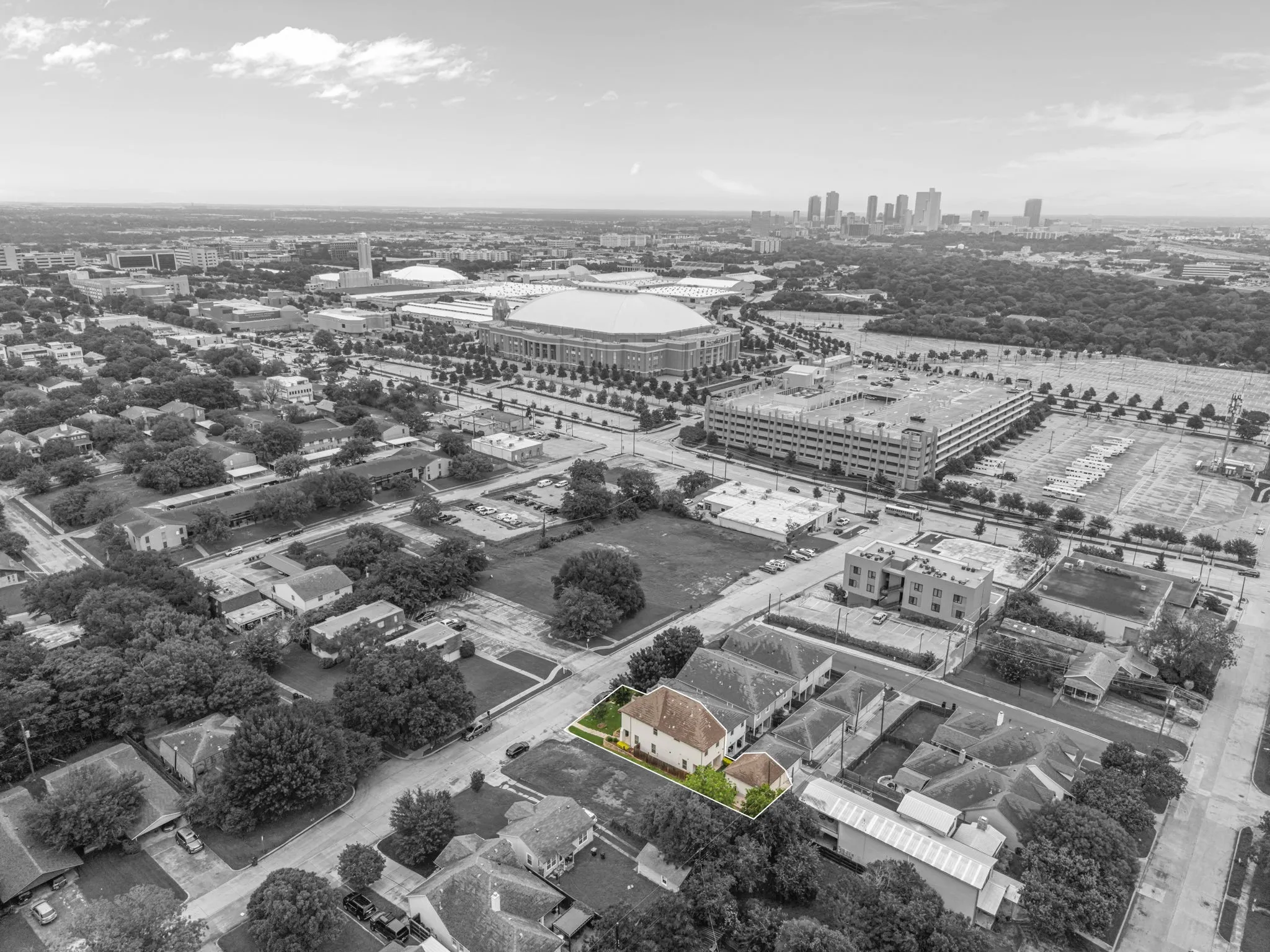 Townhouse For Sale in Tarrant County , 3711 Byers Avenue, Fort Worth, Texas 76107, 3 Bedroom, 4 Bathroom, 2 Garage spaces, 1,940 Sqft, built in 2019, Preowned, mls#21255504, Real Estate Agent in Fort Worth, Homes For Sale in Tarrant county, Homes For Sale in Fort Worth, Realtor in Fort Worth Texas, Real Estate Brokerage Independent Realty Texas, Luminita Cordes Realtor