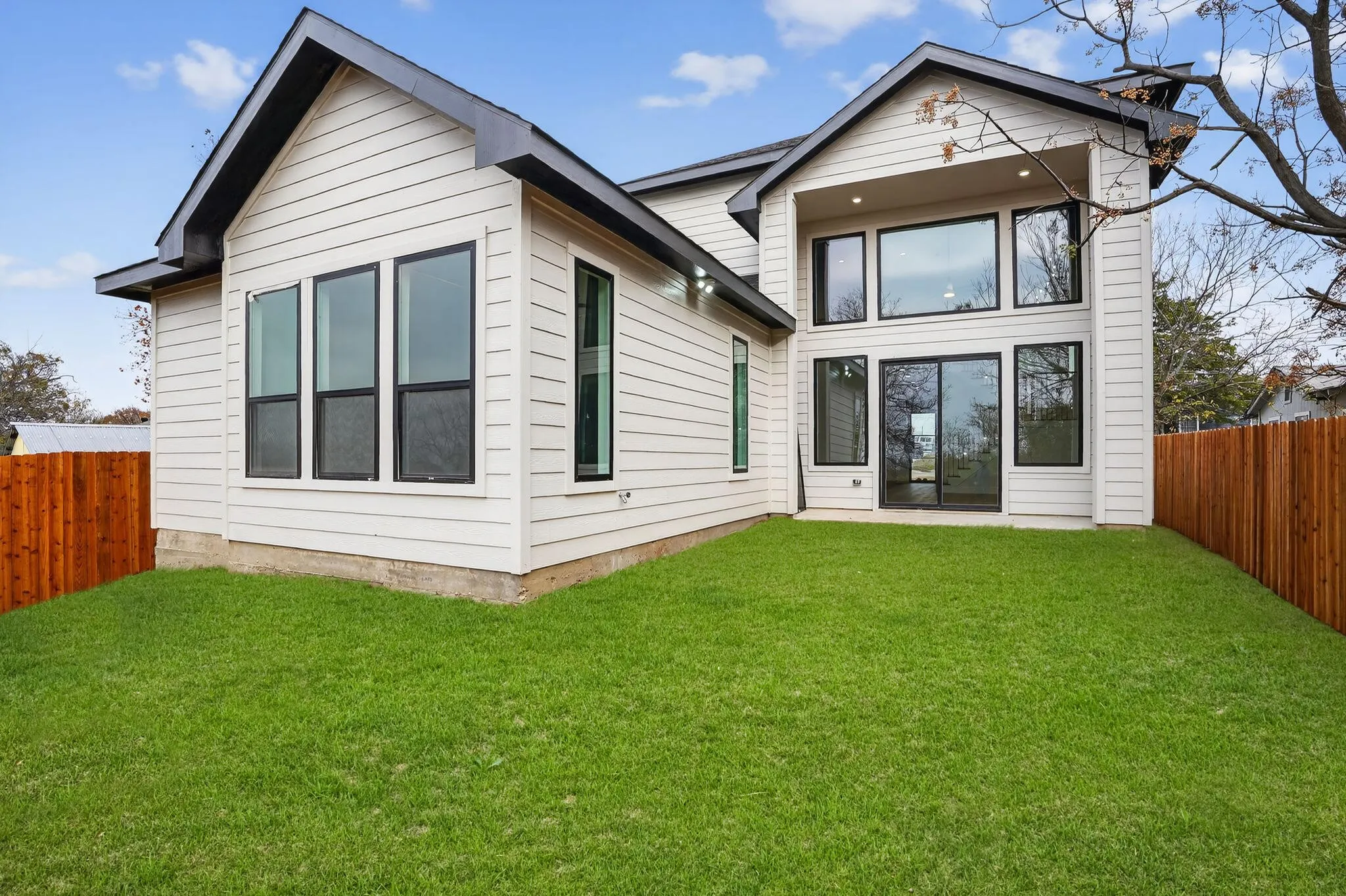 Single Family Residence For Sale in Dallas County , 2007 N Montclair Avenue, Dallas, Texas 75208, 4 Bedroom, 3 Bathroom, 2 Garage spaces, 2,604 Sqft, built in 2025, Price $679,900, mls#21257916, Real Estate Agent in Dallas, Homes For Sale in Dallas county, Homes For Sale in Dallas, Realtor in Dallas Texas, Real Estate Brokerage Independent Realty Texas, Luminita Cordes Realtor