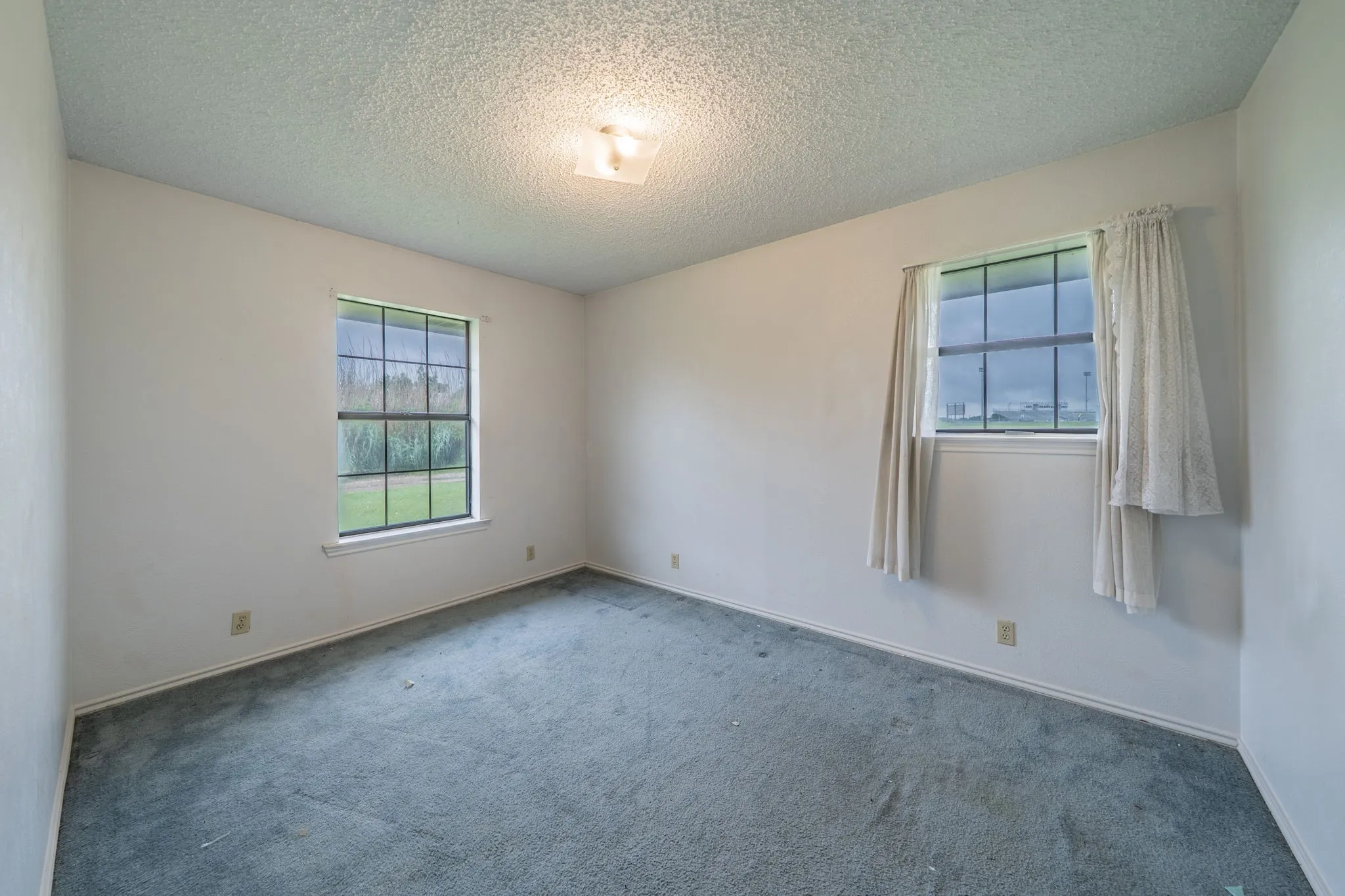 Single Family Residence For Sale in Ellis County , 516 Venice Drive, Italy, Texas 76651, 3 Bedroom, 1 Bathroom, 1 Garage spaces, 1,146 Sqft, built in 1986, mls#21254930, Real Estate Agent in Italy, Homes For Sale in Ellis county, Homes For Sale in Italy, Realtor in Italy Texas, Real Estate Brokerage Independent Realty Texas, Luminita Cordes Realtor