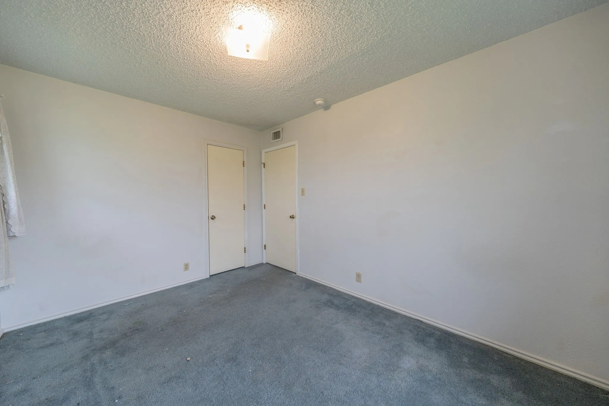Single Family Residence For Sale in Ellis County , 516 Venice Drive, Italy, Texas 76651, 3 Bedroom, 1 Bathroom, 1 Garage spaces, 1,146 Sqft, built in 1986, mls#21254930, Real Estate Agent in Italy, Homes For Sale in Ellis county, Homes For Sale in Italy, Realtor in Italy Texas, Real Estate Brokerage Independent Realty Texas, Luminita Cordes Realtor
