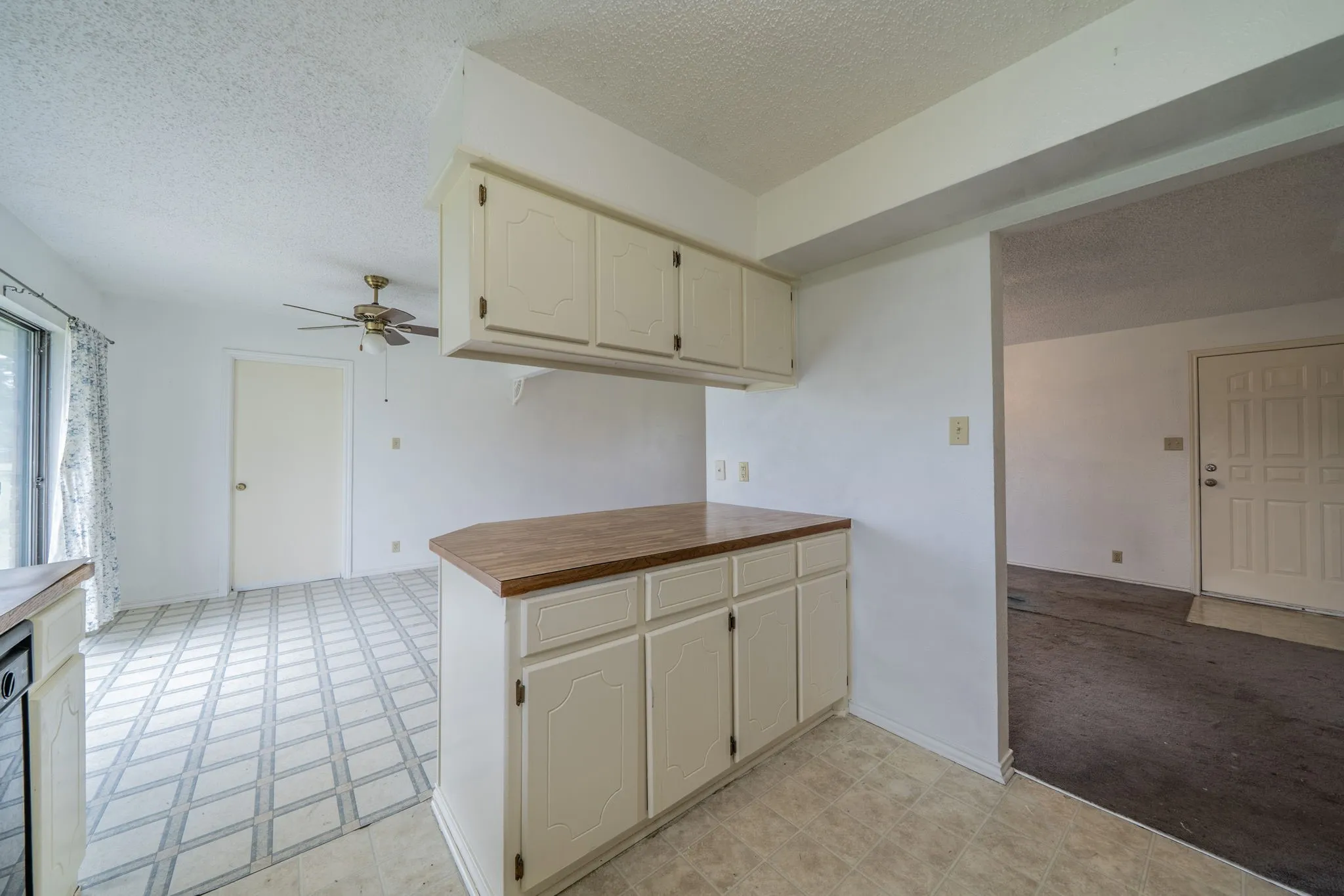Single Family Residence For Sale in Ellis County , 516 Venice Drive, Italy, Texas 76651, 3 Bedroom, 1 Bathroom, 1 Garage spaces, 1,146 Sqft, built in 1986, mls#21254930, Real Estate Agent in Italy, Homes For Sale in Ellis county, Homes For Sale in Italy, Realtor in Italy Texas, Real Estate Brokerage Independent Realty Texas, Luminita Cordes Realtor
