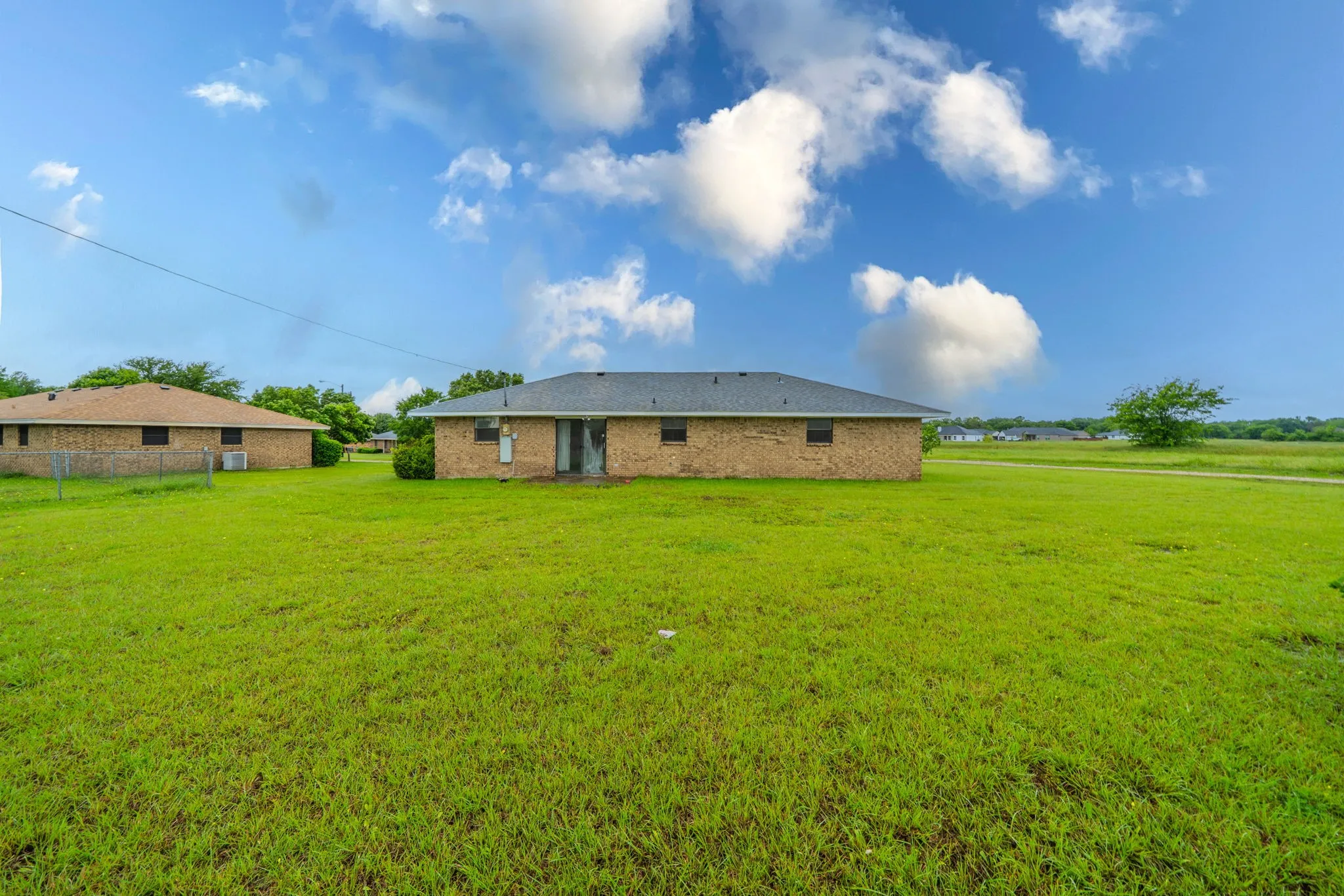 Single Family Residence For Sale in Ellis County , 516 Venice Drive, Italy, Texas 76651, 3 Bedroom, 1 Bathroom, 1 Garage spaces, 1,146 Sqft, built in 1986, mls#21254930, Real Estate Agent in Italy, Homes For Sale in Ellis county, Homes For Sale in Italy, Realtor in Italy Texas, Real Estate Brokerage Independent Realty Texas, Luminita Cordes Realtor