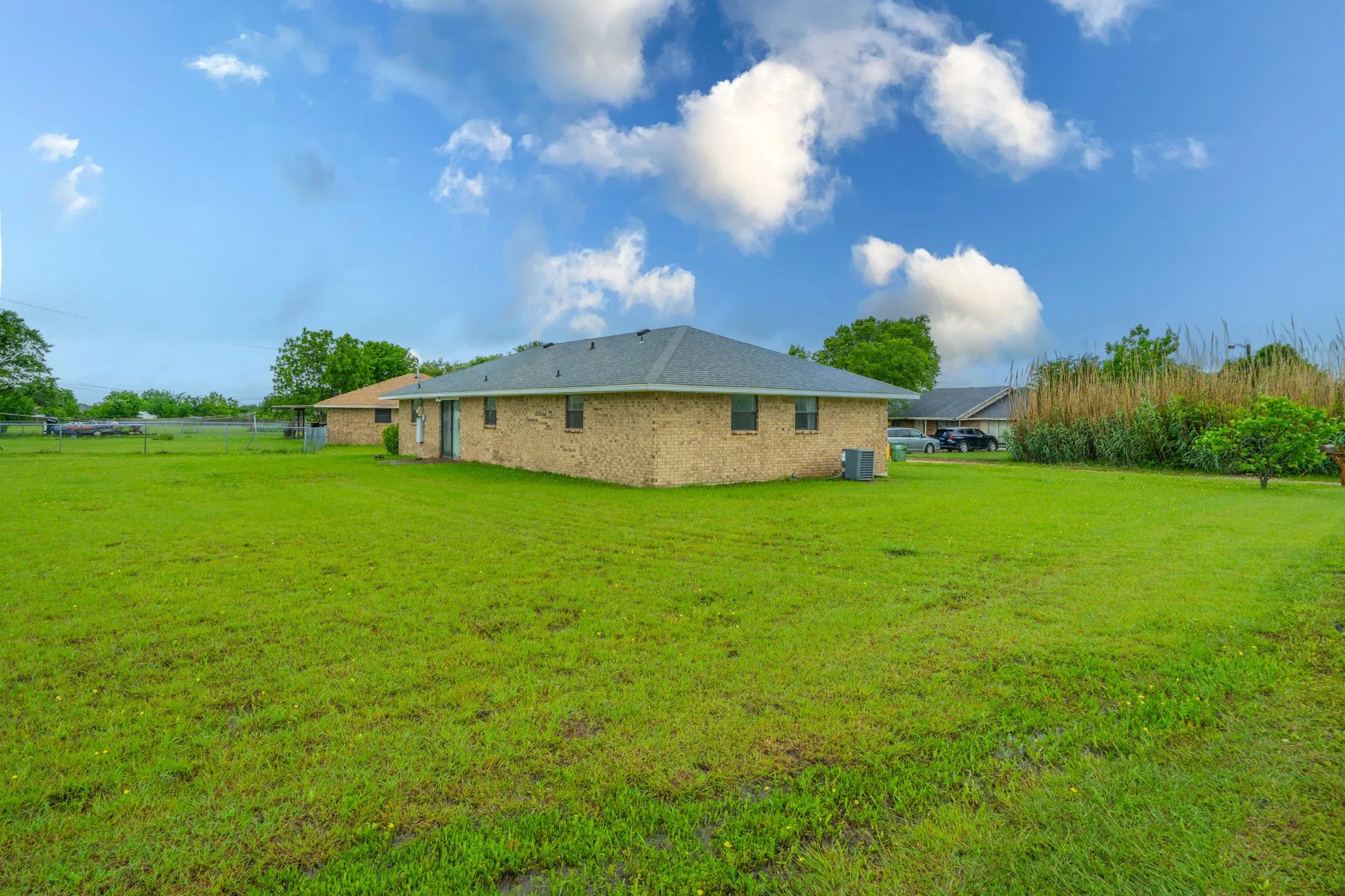 Single Family Residence For Sale in Ellis County , 516 Venice Drive, Italy, Texas 76651, 3 Bedroom, 1 Bathroom, 1 Garage spaces, 1,146 Sqft, built in 1986, mls#21254930, Real Estate Agent in Italy, Homes For Sale in Ellis county, Homes For Sale in Italy, Realtor in Italy Texas, Real Estate Brokerage Independent Realty Texas, Luminita Cordes Realtor