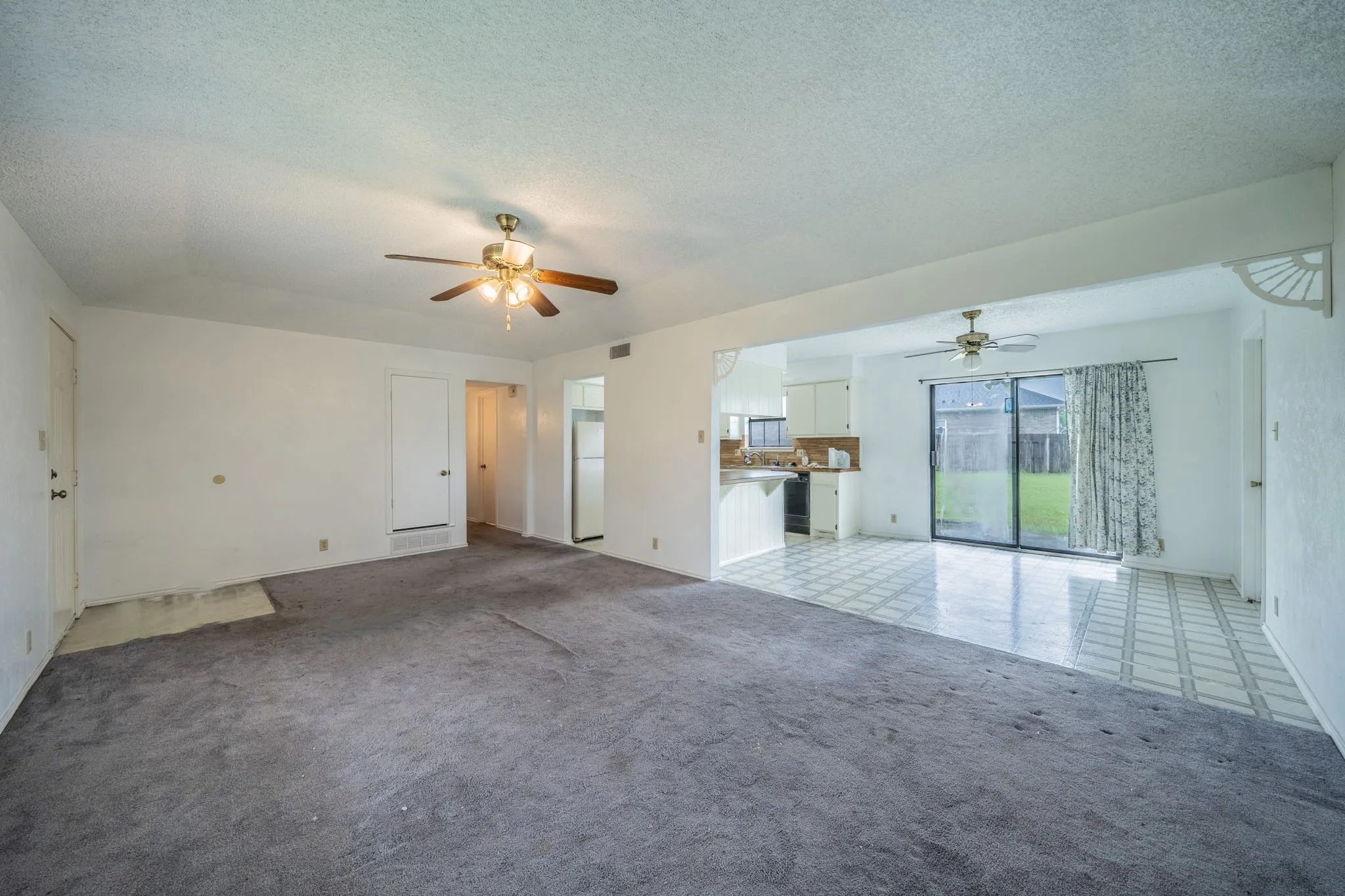 Single Family Residence For Sale in Ellis County , 516 Venice Drive, Italy, Texas 76651, 3 Bedroom, 1 Bathroom, 1 Garage spaces, 1,146 Sqft, built in 1986, mls#21254930, Real Estate Agent in Italy, Homes For Sale in Ellis county, Homes For Sale in Italy, Realtor in Italy Texas, Real Estate Brokerage Independent Realty Texas, Luminita Cordes Realtor