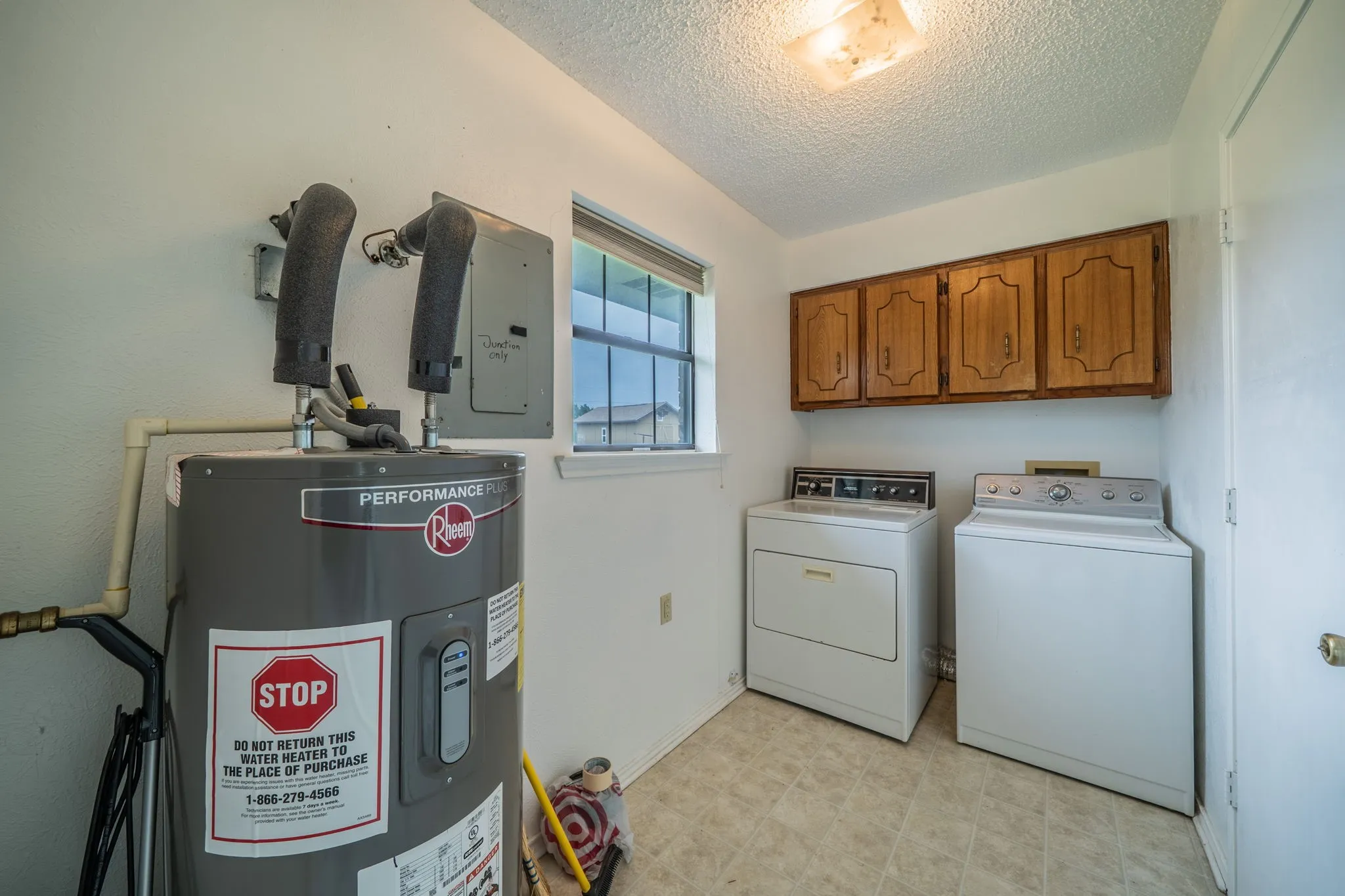 Single Family Residence For Sale in Ellis County , 516 Venice Drive, Italy, Texas 76651, 3 Bedroom, 1 Bathroom, 1 Garage spaces, 1,146 Sqft, built in 1986, mls#21254930, Real Estate Agent in Italy, Homes For Sale in Ellis county, Homes For Sale in Italy, Realtor in Italy Texas, Real Estate Brokerage Independent Realty Texas, Luminita Cordes Realtor