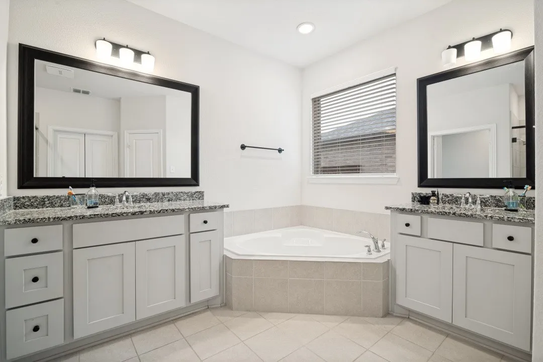 Single Family Residence For Sale in Kaufman County , 852 Vineyard Way, Forney, Texas 75126, 4 Bedroom, 3 Bathroom, 3 Garage spaces, 2,967 Sqft, built in 2022, Preowned, mls#21257937, Real Estate Agent in Forney, Homes For Sale in Kaufman county, Homes For Sale in Forney, Realtor in Forney Texas, Real Estate Brokerage Independent Realty Texas, Luminita Cordes Realtor