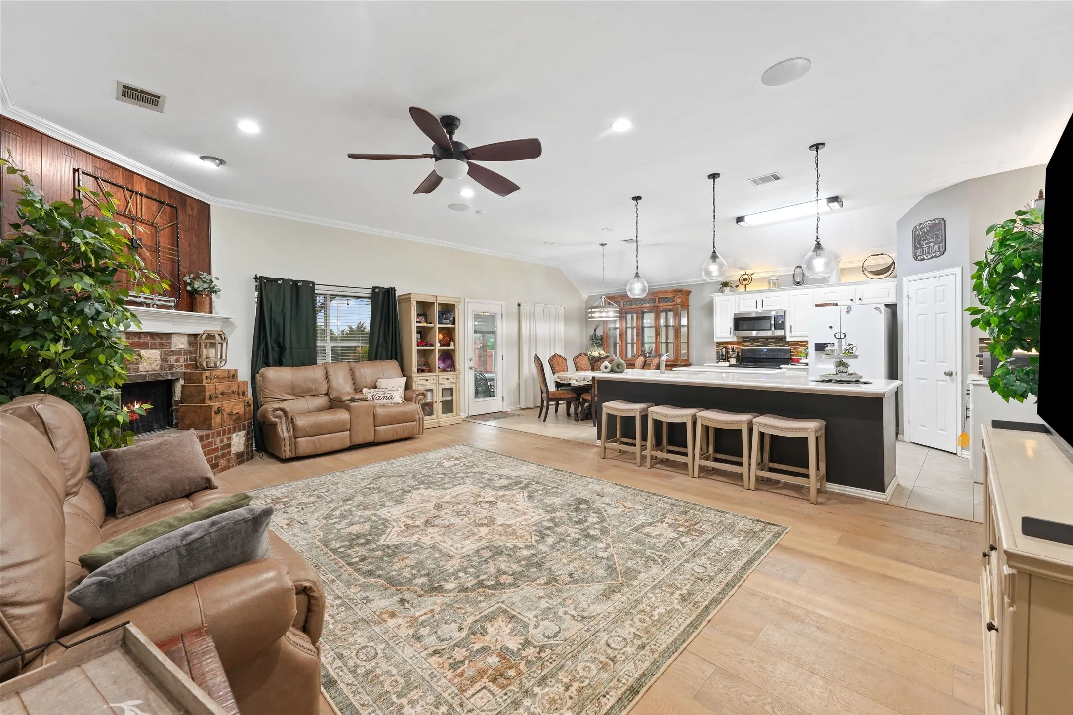 Single Family Residence For Sale in Rockwall County , 118 Dustin Drive, Fate, Texas 75189, 3 Bedroom, 2 Bathroom, 2 Garage spaces, 1,732 Sqft, built in 2004, mls#21257944, Real Estate Agent in Fate, Homes For Sale in Rockwall county, Homes For Sale in Fate, Realtor in Fate Texas, Real Estate Brokerage Independent Realty Texas, Luminita Cordes Realtor