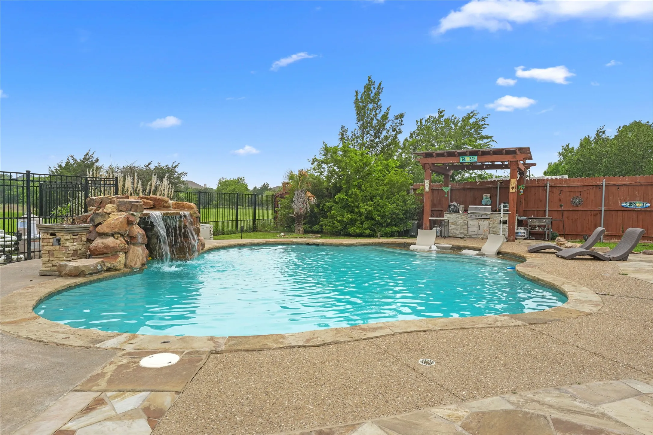 Single Family Residence For Sale in Rockwall County , 118 Dustin Drive, Fate, Texas 75189, 3 Bedroom, 2 Bathroom, 2 Garage spaces, 1,732 Sqft, built in 2004, mls#21257944, Real Estate Agent in Fate, Homes For Sale in Rockwall county, Homes For Sale in Fate, Realtor in Fate Texas, Real Estate Brokerage Independent Realty Texas, Luminita Cordes Realtor