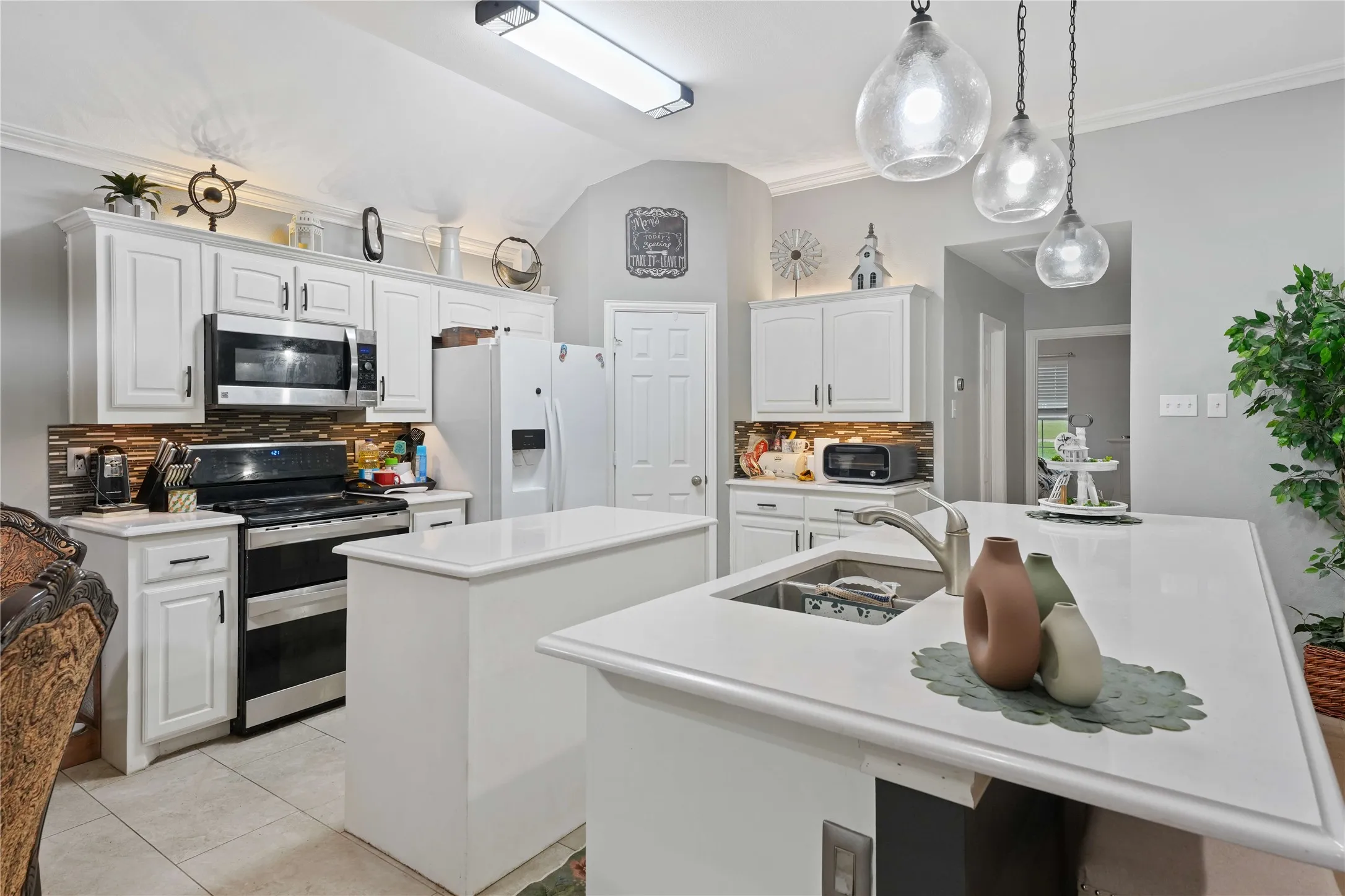 Single Family Residence For Sale in Rockwall County , 118 Dustin Drive, Fate, Texas 75189, 3 Bedroom, 2 Bathroom, 2 Garage spaces, 1,732 Sqft, built in 2004, mls#21257944, Real Estate Agent in Fate, Homes For Sale in Rockwall county, Homes For Sale in Fate, Realtor in Fate Texas, Real Estate Brokerage Independent Realty Texas, Luminita Cordes Realtor