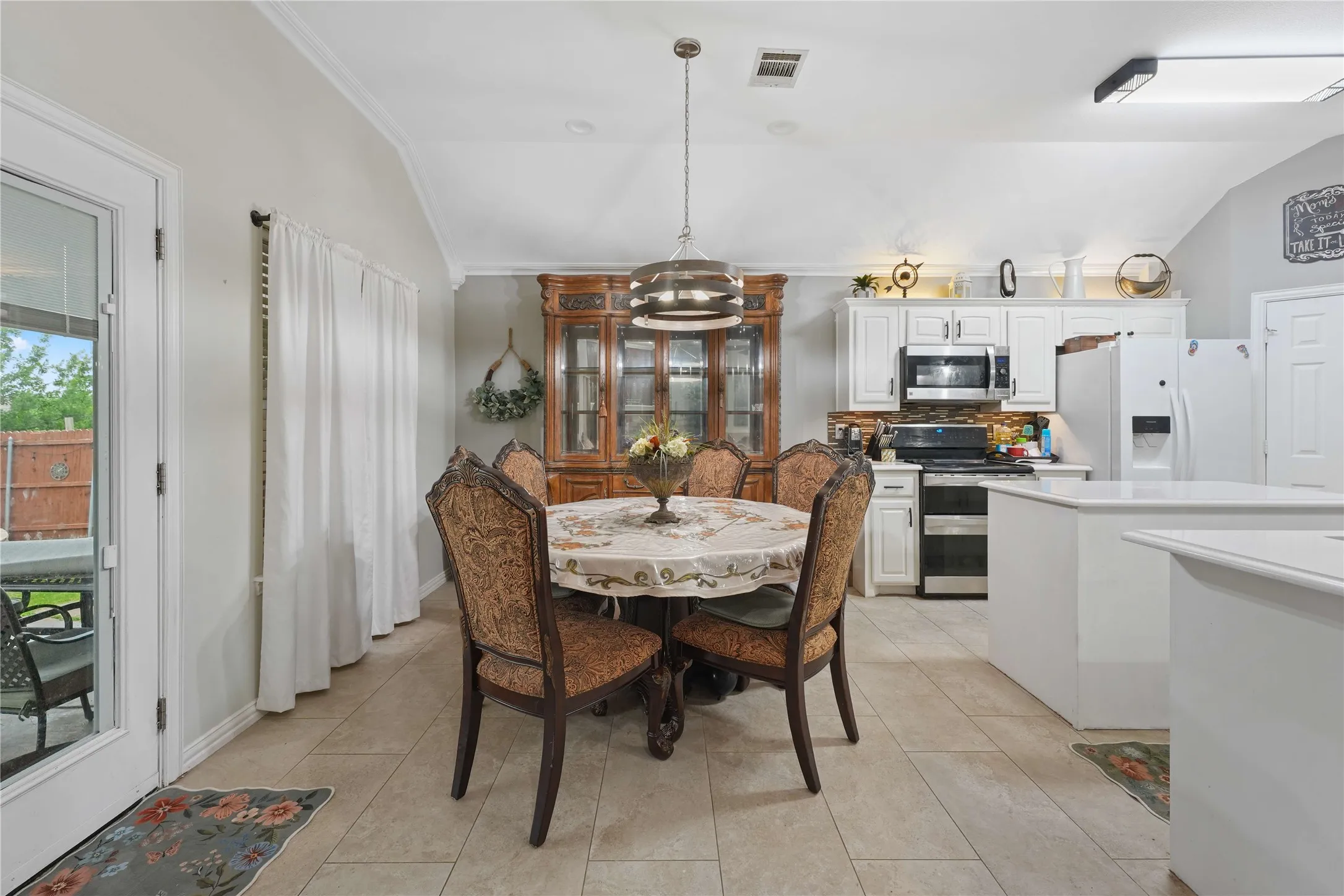 Single Family Residence For Sale in Rockwall County , 118 Dustin Drive, Fate, Texas 75189, 3 Bedroom, 2 Bathroom, 2 Garage spaces, 1,732 Sqft, built in 2004, mls#21257944, Real Estate Agent in Fate, Homes For Sale in Rockwall county, Homes For Sale in Fate, Realtor in Fate Texas, Real Estate Brokerage Independent Realty Texas, Luminita Cordes Realtor