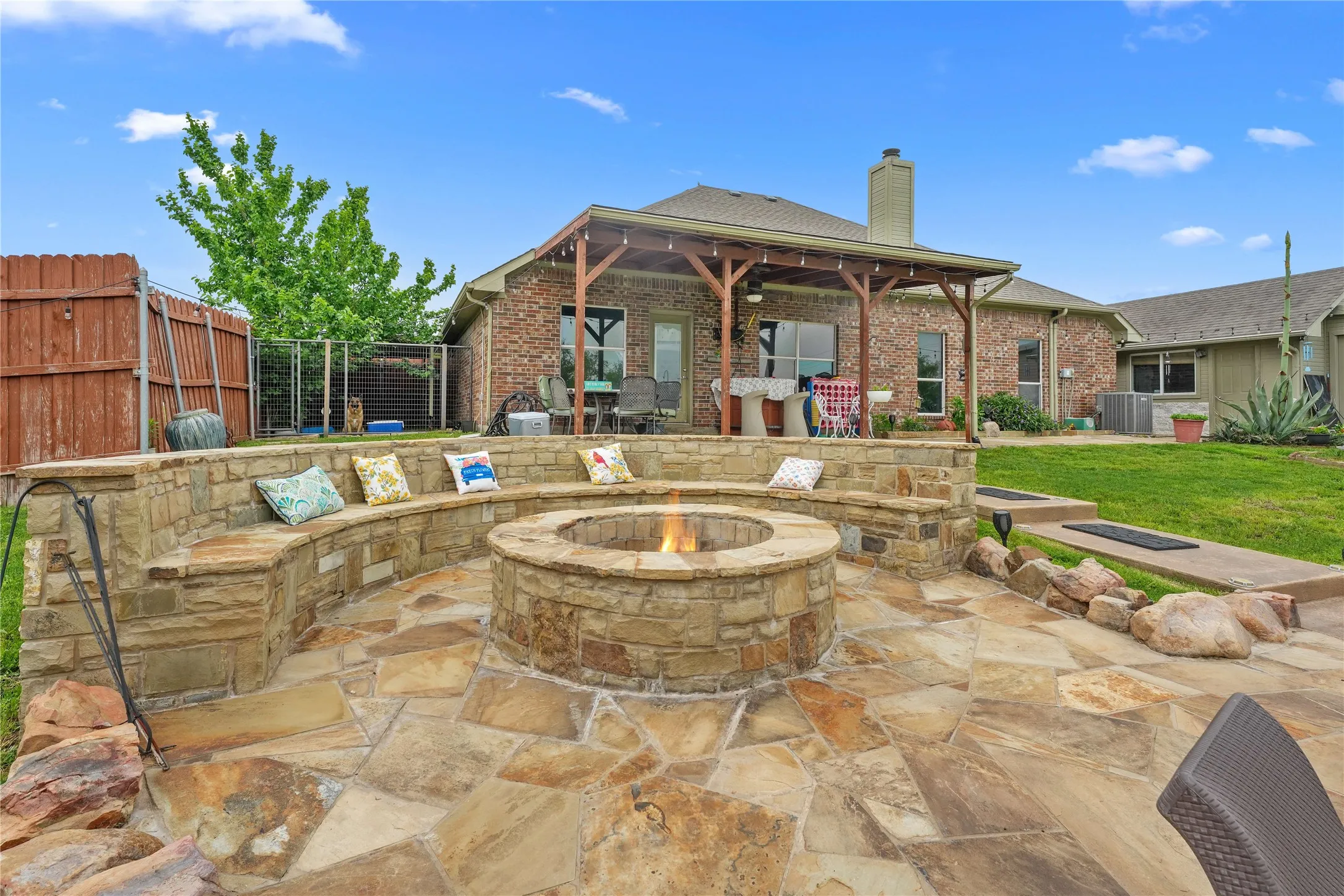 Single Family Residence For Sale in Rockwall County , 118 Dustin Drive, Fate, Texas 75189, 3 Bedroom, 2 Bathroom, 2 Garage spaces, 1,732 Sqft, built in 2004, mls#21257944, Real Estate Agent in Fate, Homes For Sale in Rockwall county, Homes For Sale in Fate, Realtor in Fate Texas, Real Estate Brokerage Independent Realty Texas, Luminita Cordes Realtor
