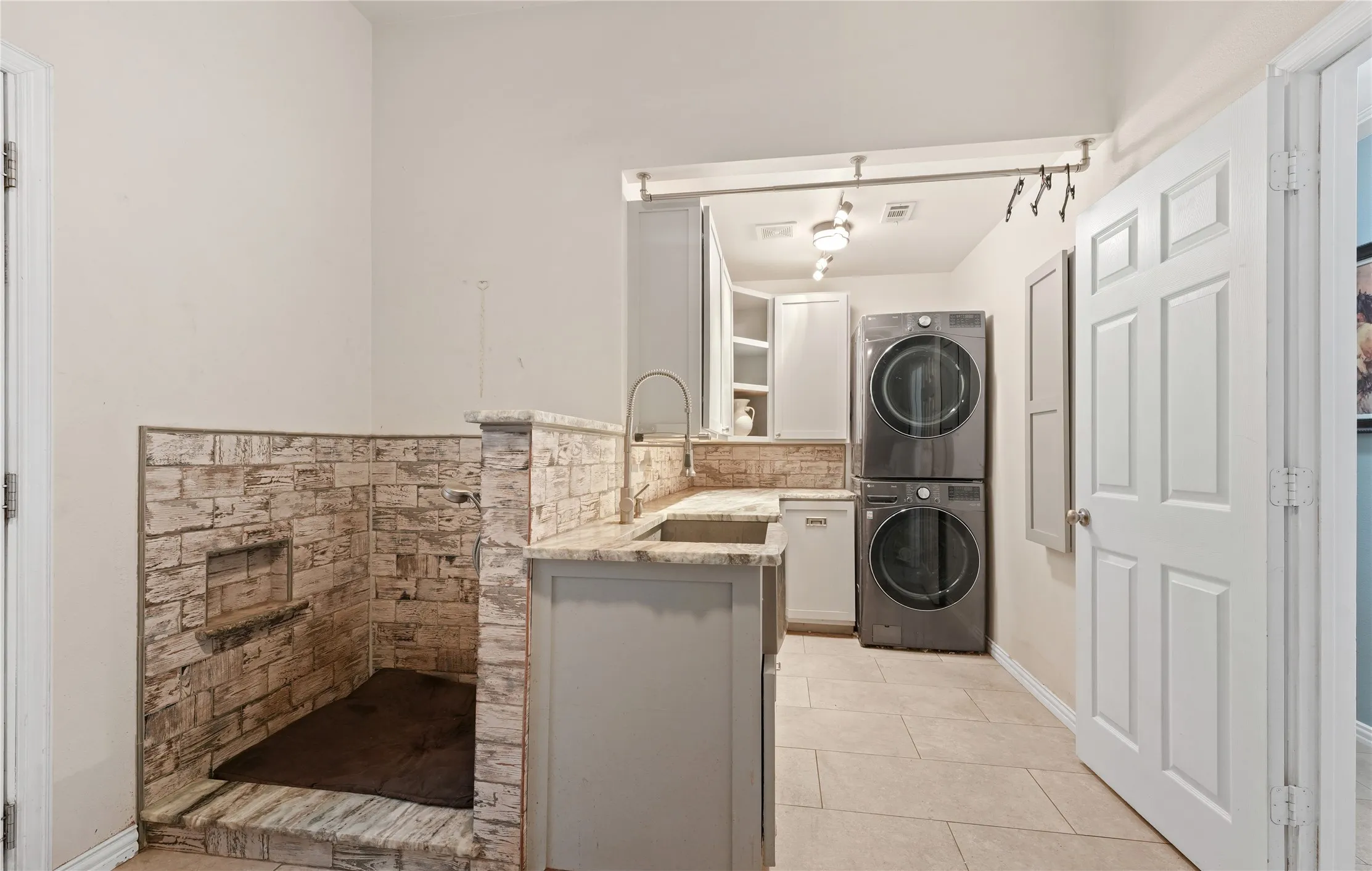 Single Family Residence For Sale in Rockwall County , 118 Dustin Drive, Fate, Texas 75189, 3 Bedroom, 2 Bathroom, 2 Garage spaces, 1,732 Sqft, built in 2004, mls#21257944, Real Estate Agent in Fate, Homes For Sale in Rockwall county, Homes For Sale in Fate, Realtor in Fate Texas, Real Estate Brokerage Independent Realty Texas, Luminita Cordes Realtor
