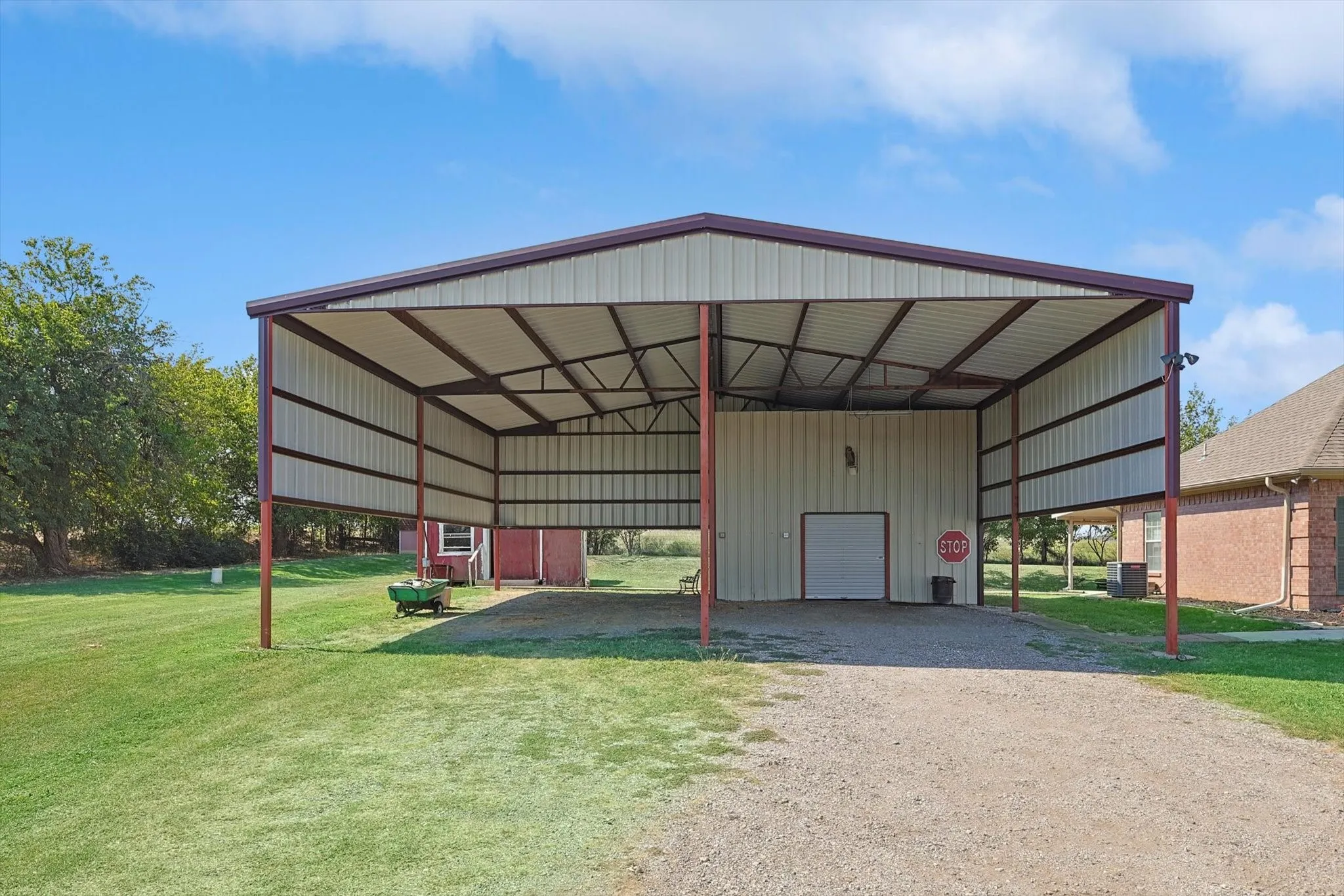 Single Family Residence For Sale in Denton County , 3289 Mitchell Road, Krum, Texas 76249, 3 Bedrooms, 2 Bathrooms, Garage spaces, 1,829 Sqft, built in 2001, Preowned, Price $799,000, mls#21257924, Real Estate Agent in Krum, Homes For Sale in Denton county, Homes For Sale in Krum, Realtor in Krum Texas, Real Estate Brokerage Independent Realty Texas, Luminita Cordes Realtor