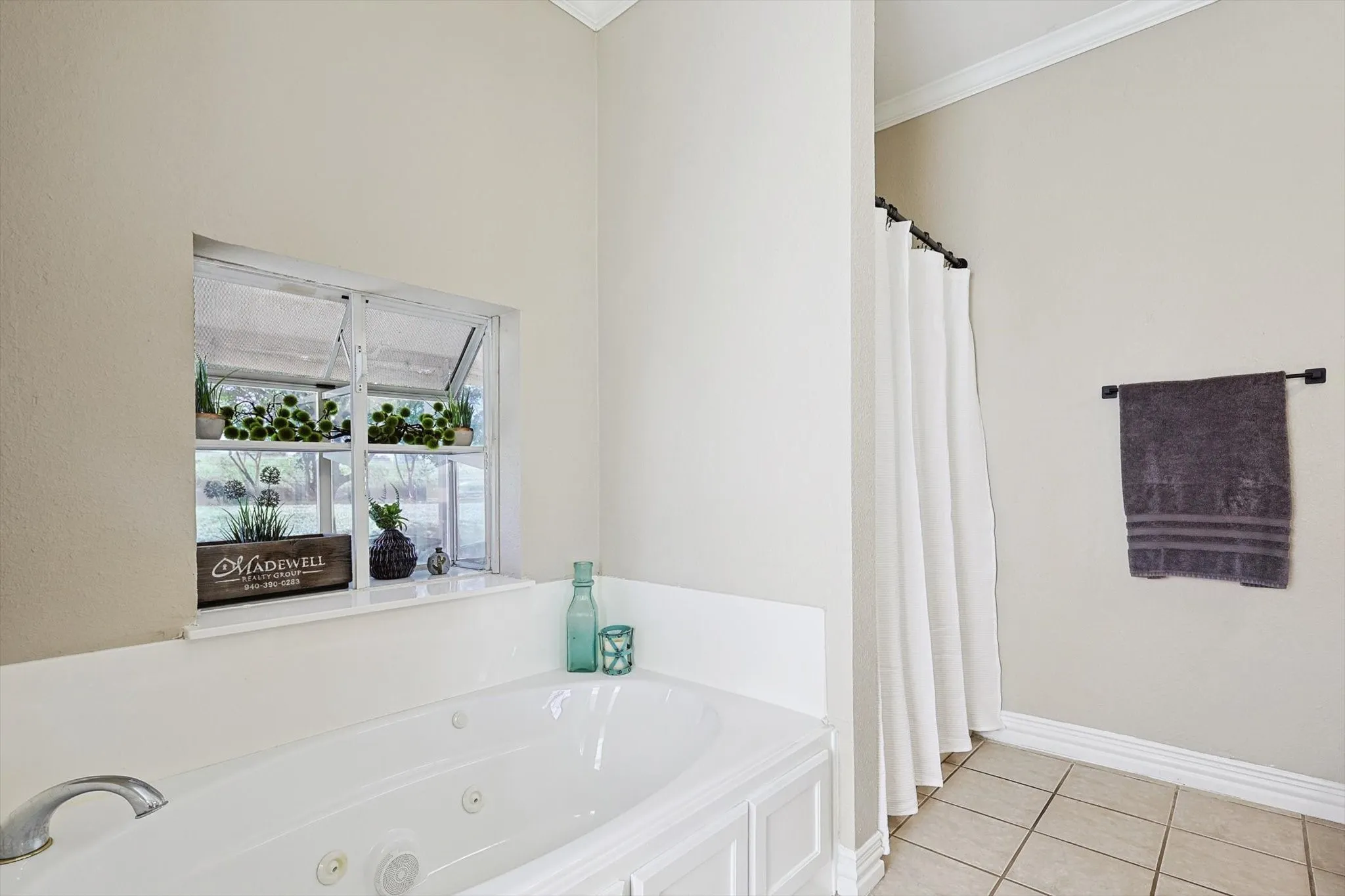 Single Family Residence For Sale in Denton County , 3289 Mitchell Road, Krum, Texas 76249, 3 Bedrooms, 2 Bathrooms, Garage spaces, 1,829 Sqft, built in 2001, Preowned, Price $799,000, mls#21257924, Real Estate Agent in Krum, Homes For Sale in Denton county, Homes For Sale in Krum, Realtor in Krum Texas, Real Estate Brokerage Independent Realty Texas, Luminita Cordes Realtor