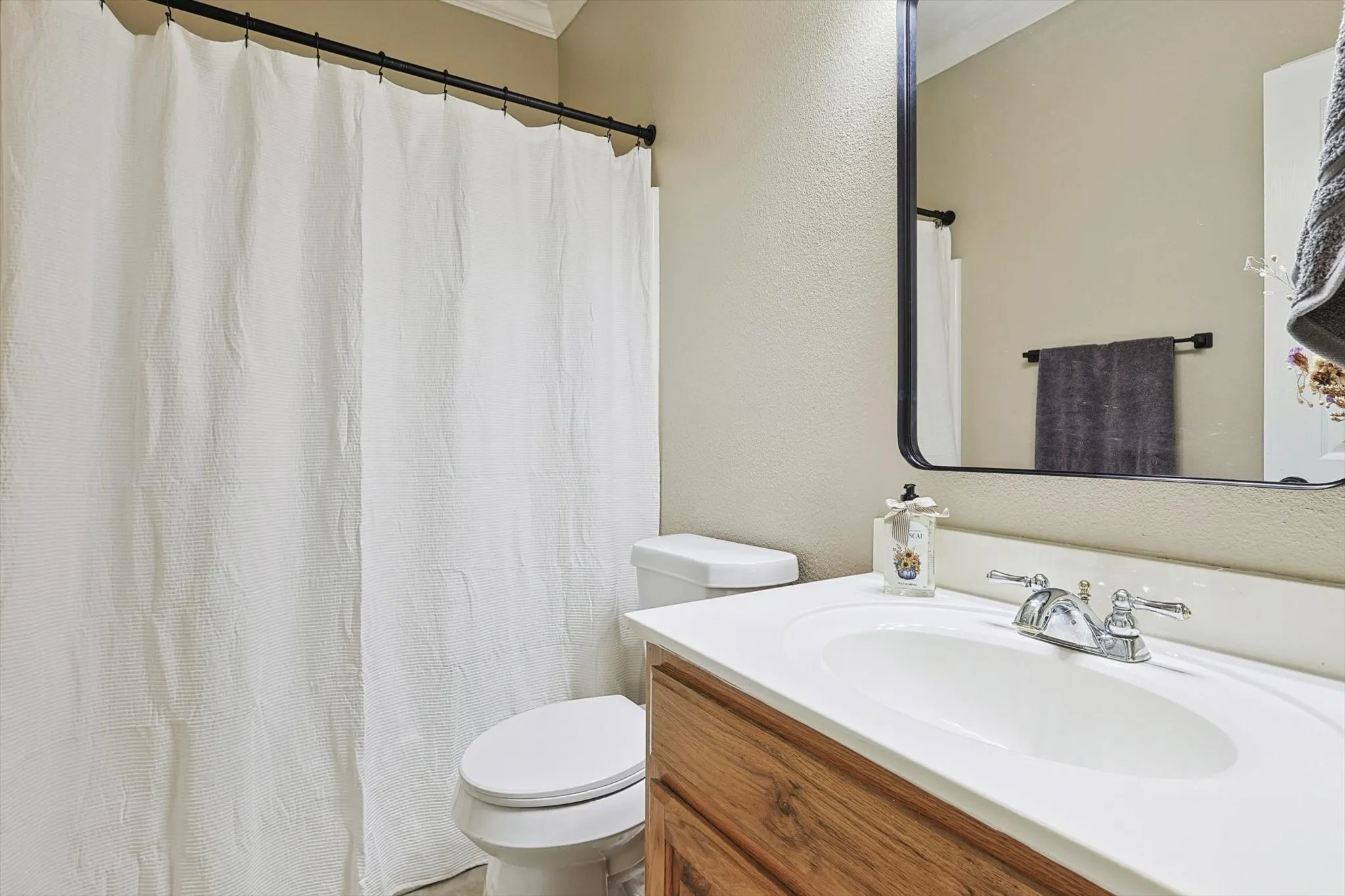 Single Family Residence For Sale in Denton County , 3289 Mitchell Road, Krum, Texas 76249, 3 Bedrooms, 2 Bathrooms, Garage spaces, 1,829 Sqft, built in 2001, Preowned, Price $799,000, mls#21257924, Real Estate Agent in Krum, Homes For Sale in Denton county, Homes For Sale in Krum, Realtor in Krum Texas, Real Estate Brokerage Independent Realty Texas, Luminita Cordes Realtor
