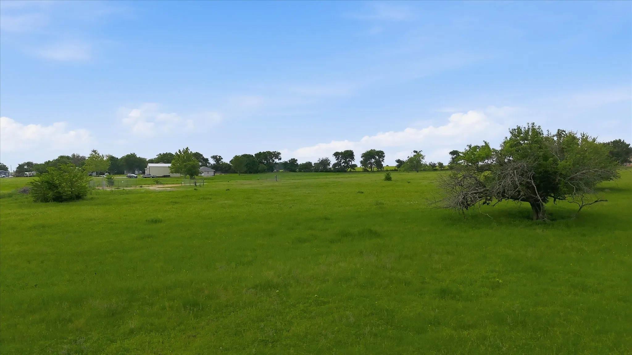 Single Family Residence For Sale in Denton County , 3289 Mitchell Road, Krum, Texas 76249, 3 Bedrooms, 2 Bathrooms, Garage spaces, 1,829 Sqft, built in 2001, Preowned, Price $799,000, mls#21257924, Real Estate Agent in Krum, Homes For Sale in Denton county, Homes For Sale in Krum, Realtor in Krum Texas, Real Estate Brokerage Independent Realty Texas, Luminita Cordes Realtor