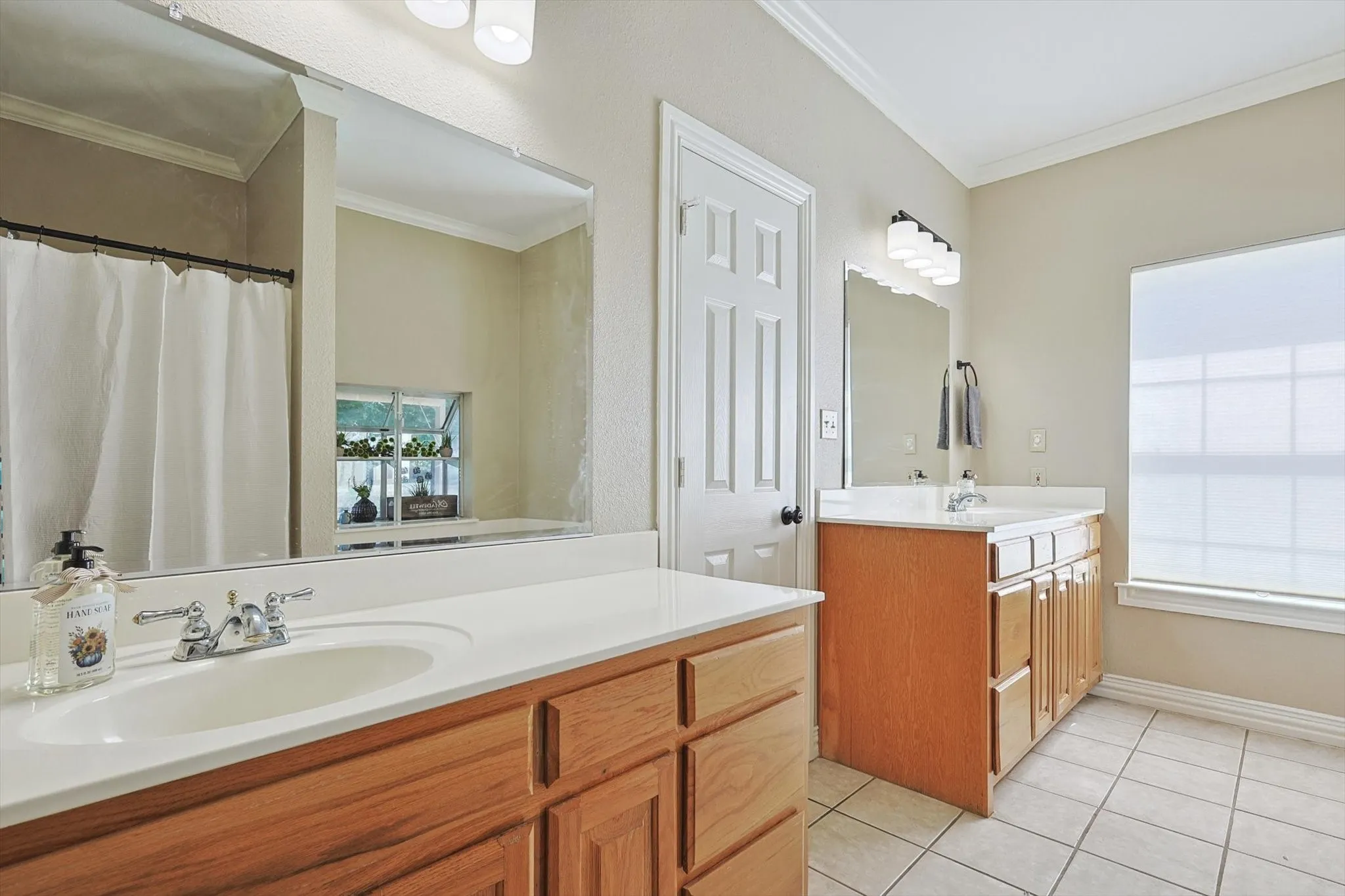 Single Family Residence For Sale in Denton County , 3289 Mitchell Road, Krum, Texas 76249, 3 Bedrooms, 2 Bathrooms, Garage spaces, 1,829 Sqft, built in 2001, Preowned, Price $799,000, mls#21257924, Real Estate Agent in Krum, Homes For Sale in Denton county, Homes For Sale in Krum, Realtor in Krum Texas, Real Estate Brokerage Independent Realty Texas, Luminita Cordes Realtor