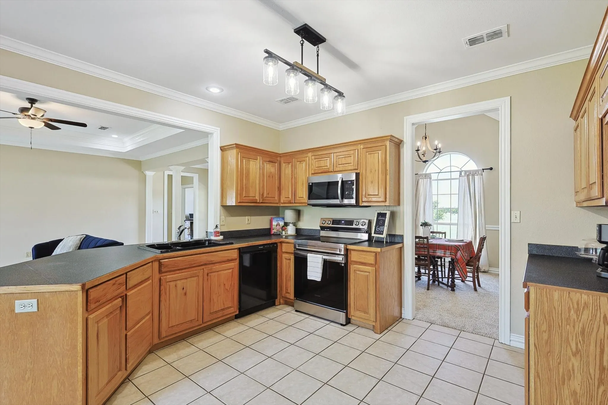 Single Family Residence For Sale in Denton County , 3289 Mitchell Road, Krum, Texas 76249, 3 Bedrooms, 2 Bathrooms, Garage spaces, 1,829 Sqft, built in 2001, Preowned, Price $799,000, mls#21257924, Real Estate Agent in Krum, Homes For Sale in Denton county, Homes For Sale in Krum, Realtor in Krum Texas, Real Estate Brokerage Independent Realty Texas, Luminita Cordes Realtor