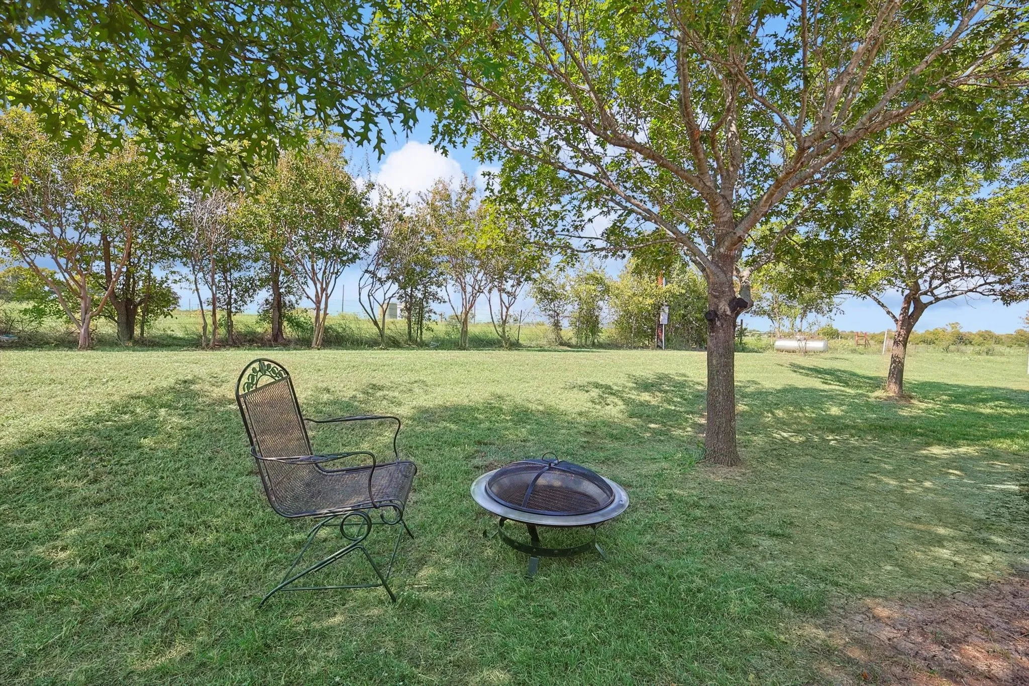 Single Family Residence For Sale in Denton County , 3289 Mitchell Road, Krum, Texas 76249, 3 Bedrooms, 2 Bathrooms, Garage spaces, 1,829 Sqft, built in 2001, Preowned, Price $799,000, mls#21257924, Real Estate Agent in Krum, Homes For Sale in Denton county, Homes For Sale in Krum, Realtor in Krum Texas, Real Estate Brokerage Independent Realty Texas, Luminita Cordes Realtor