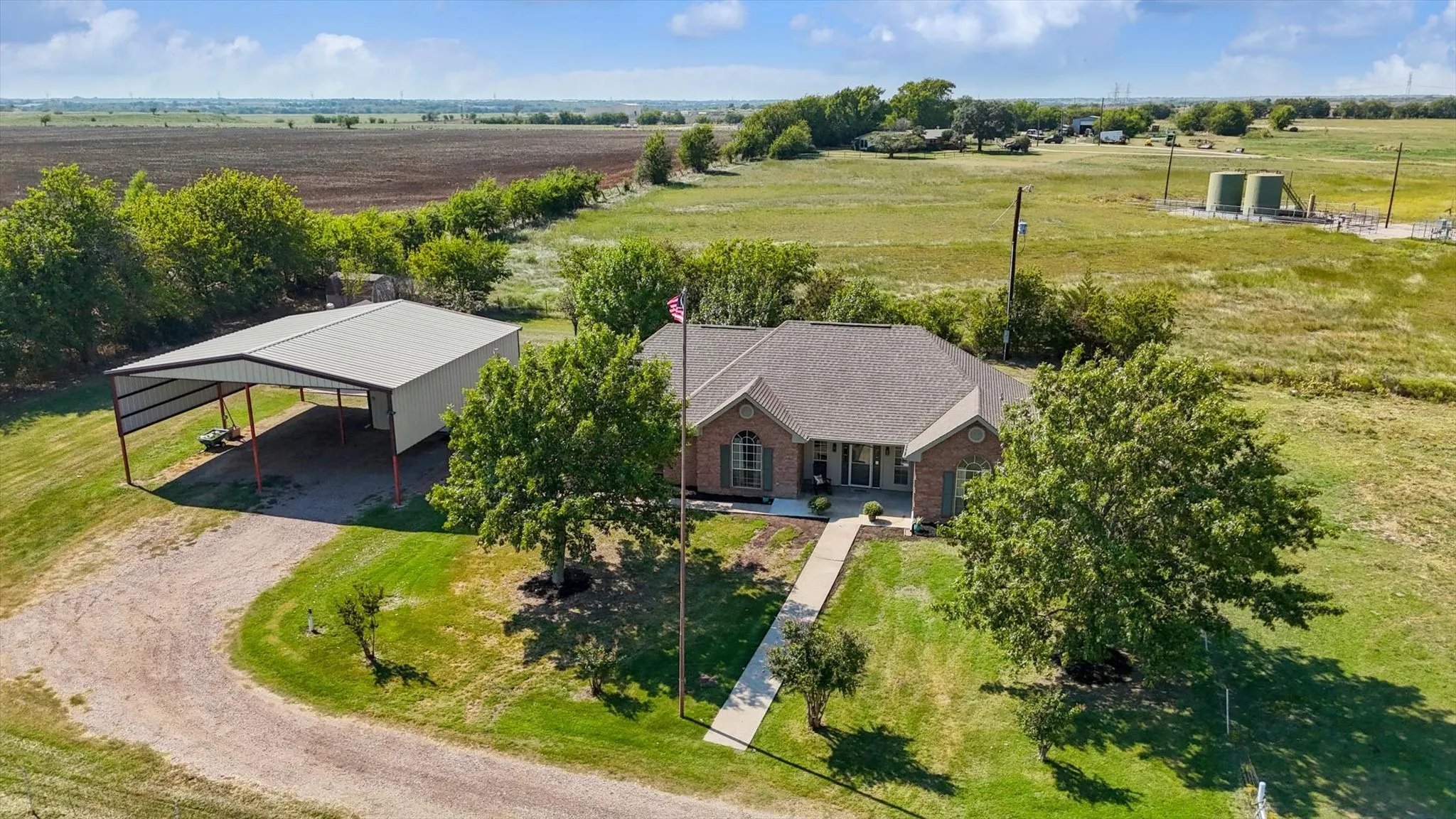 Single Family Residence For Sale in Denton County , 3289 Mitchell Road, Krum, Texas 76249, 3 Bedrooms, 2 Bathrooms, Garage spaces, 1,829 Sqft, built in 2001, Preowned, Price $799,000, mls#21257924, Real Estate Agent in Krum, Homes For Sale in Denton county, Homes For Sale in Krum, Realtor in Krum Texas, Real Estate Brokerage Independent Realty Texas, Luminita Cordes Realtor