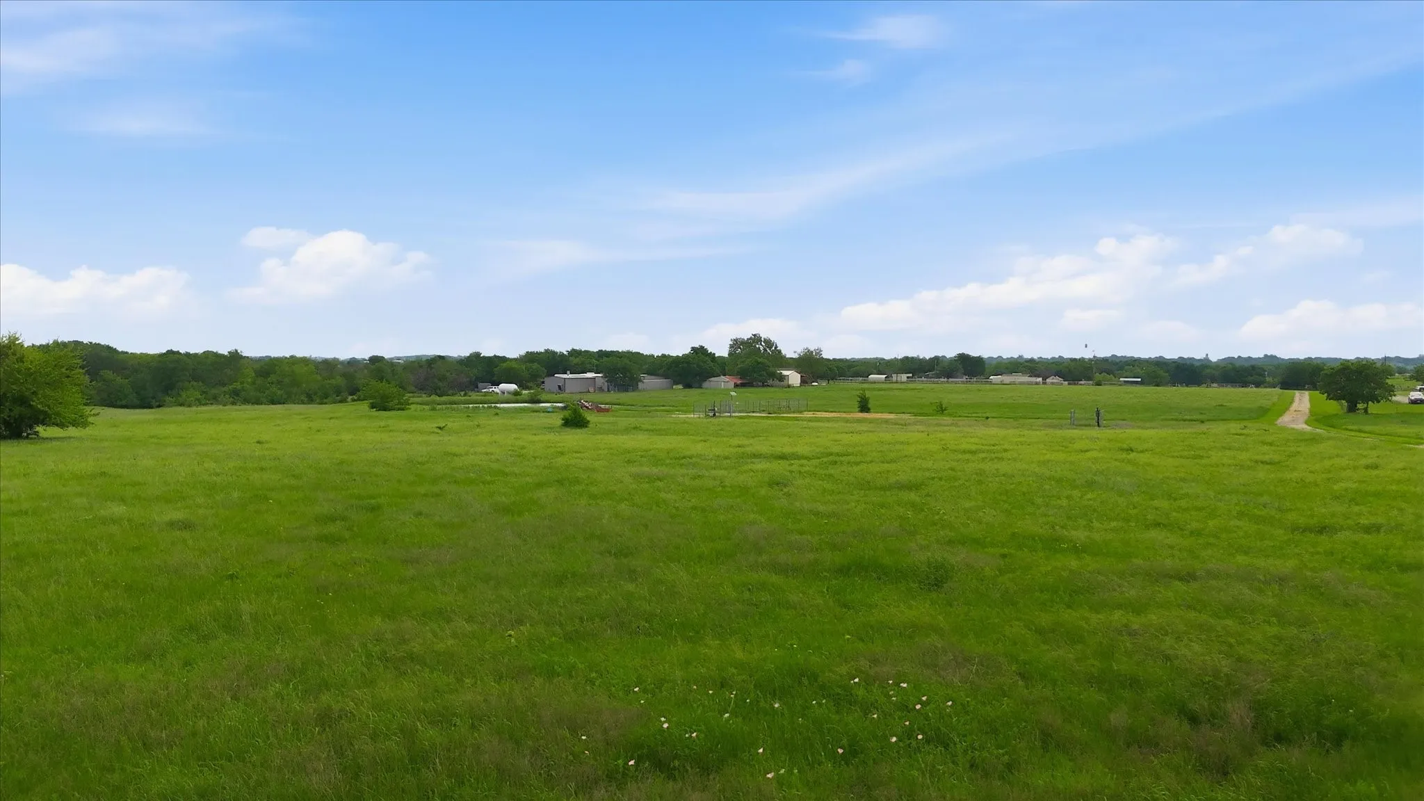 Single Family Residence For Sale in Denton County , 3289 Mitchell Road, Krum, Texas 76249, 3 Bedrooms, 2 Bathrooms, Garage spaces, 1,829 Sqft, built in 2001, Preowned, Price $799,000, mls#21257924, Real Estate Agent in Krum, Homes For Sale in Denton county, Homes For Sale in Krum, Realtor in Krum Texas, Real Estate Brokerage Independent Realty Texas, Luminita Cordes Realtor