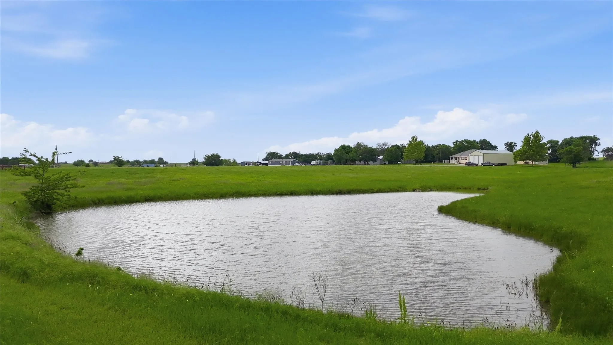Single Family Residence For Sale in Denton County , 3289 Mitchell Road, Krum, Texas 76249, 3 Bedrooms, 2 Bathrooms, Garage spaces, 1,829 Sqft, built in 2001, Preowned, Price $799,000, mls#21257924, Real Estate Agent in Krum, Homes For Sale in Denton county, Homes For Sale in Krum, Realtor in Krum Texas, Real Estate Brokerage Independent Realty Texas, Luminita Cordes Realtor