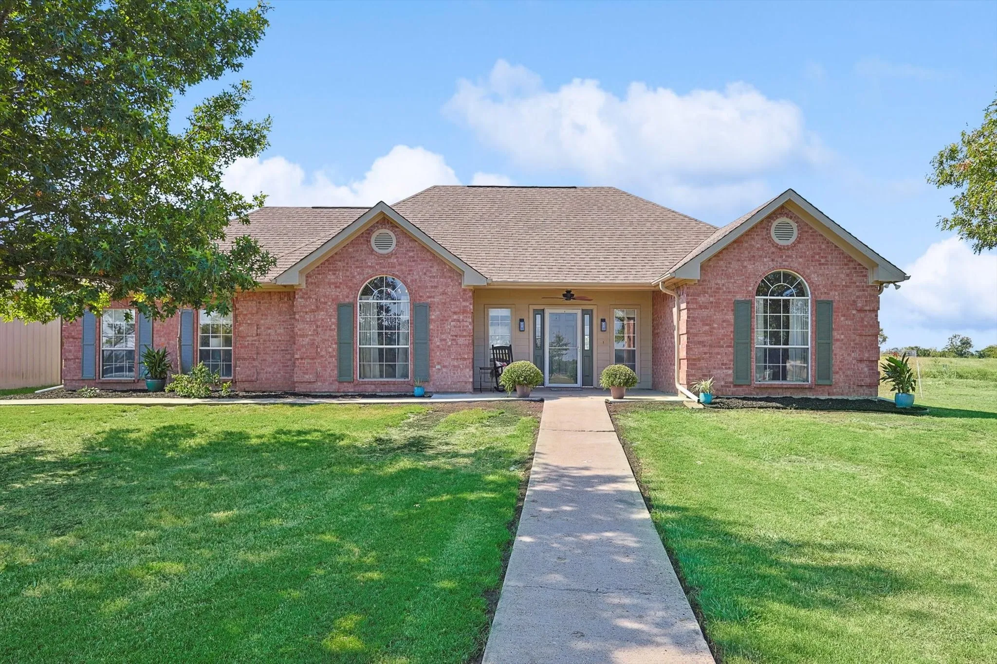 Single Family Residence For Sale in Denton County , 3289 Mitchell Road, Krum, Texas 76249, 3 Bedrooms, 2 Bathrooms, Garage spaces, 1,829 Sqft, built in 2001, Preowned, Price $799,000, mls#21257924, Real Estate Agent in Krum, Homes For Sale in Denton county, Homes For Sale in Krum, Realtor in Krum Texas, Real Estate Brokerage Independent Realty Texas, Luminita Cordes Realtor