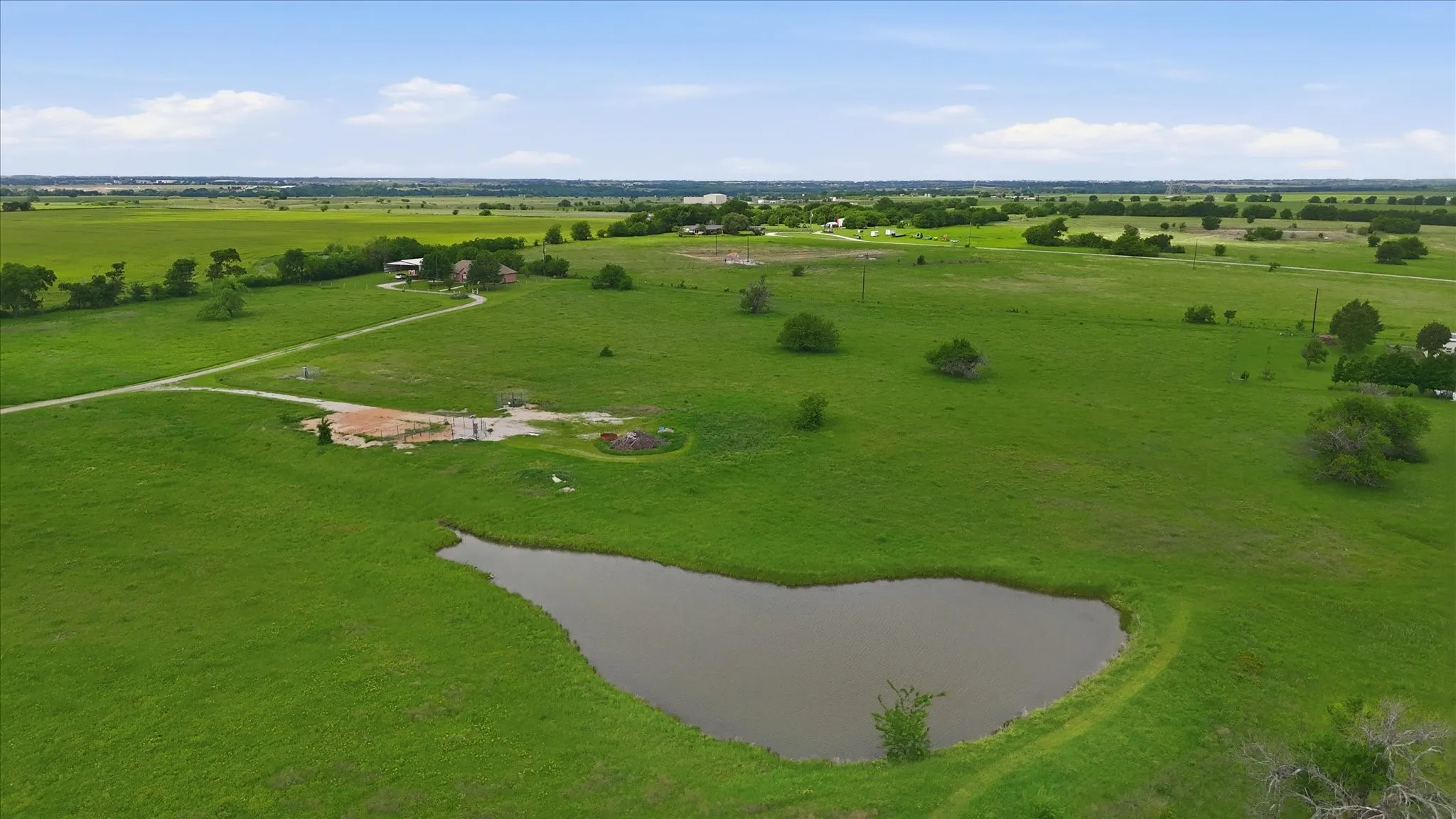 Single Family Residence For Sale in Denton County , 3289 Mitchell Road, Krum, Texas 76249, 3 Bedrooms, 2 Bathrooms, Garage spaces, 1,829 Sqft, built in 2001, Preowned, Price $799,000, mls#21257924, Real Estate Agent in Krum, Homes For Sale in Denton county, Homes For Sale in Krum, Realtor in Krum Texas, Real Estate Brokerage Independent Realty Texas, Luminita Cordes Realtor