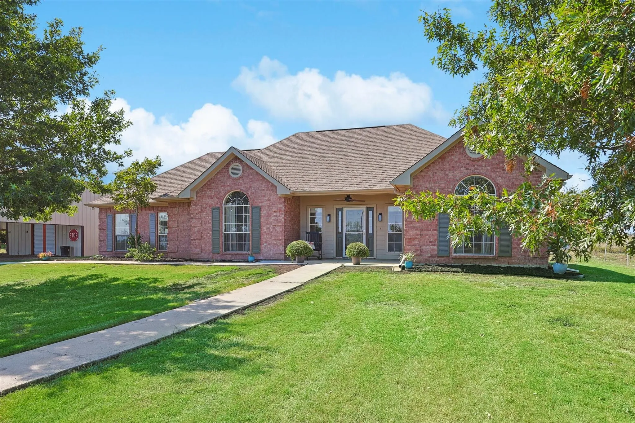 Single Family Residence For Sale in Denton County , 3289 Mitchell Road, Krum, Texas 76249, 3 Bedrooms, 2 Bathrooms, Garage spaces, 1,829 Sqft, built in 2001, Preowned, Price $799,000, mls#21257924, Real Estate Agent in Krum, Homes For Sale in Denton county, Homes For Sale in Krum, Realtor in Krum Texas, Real Estate Brokerage Independent Realty Texas, Luminita Cordes Realtor