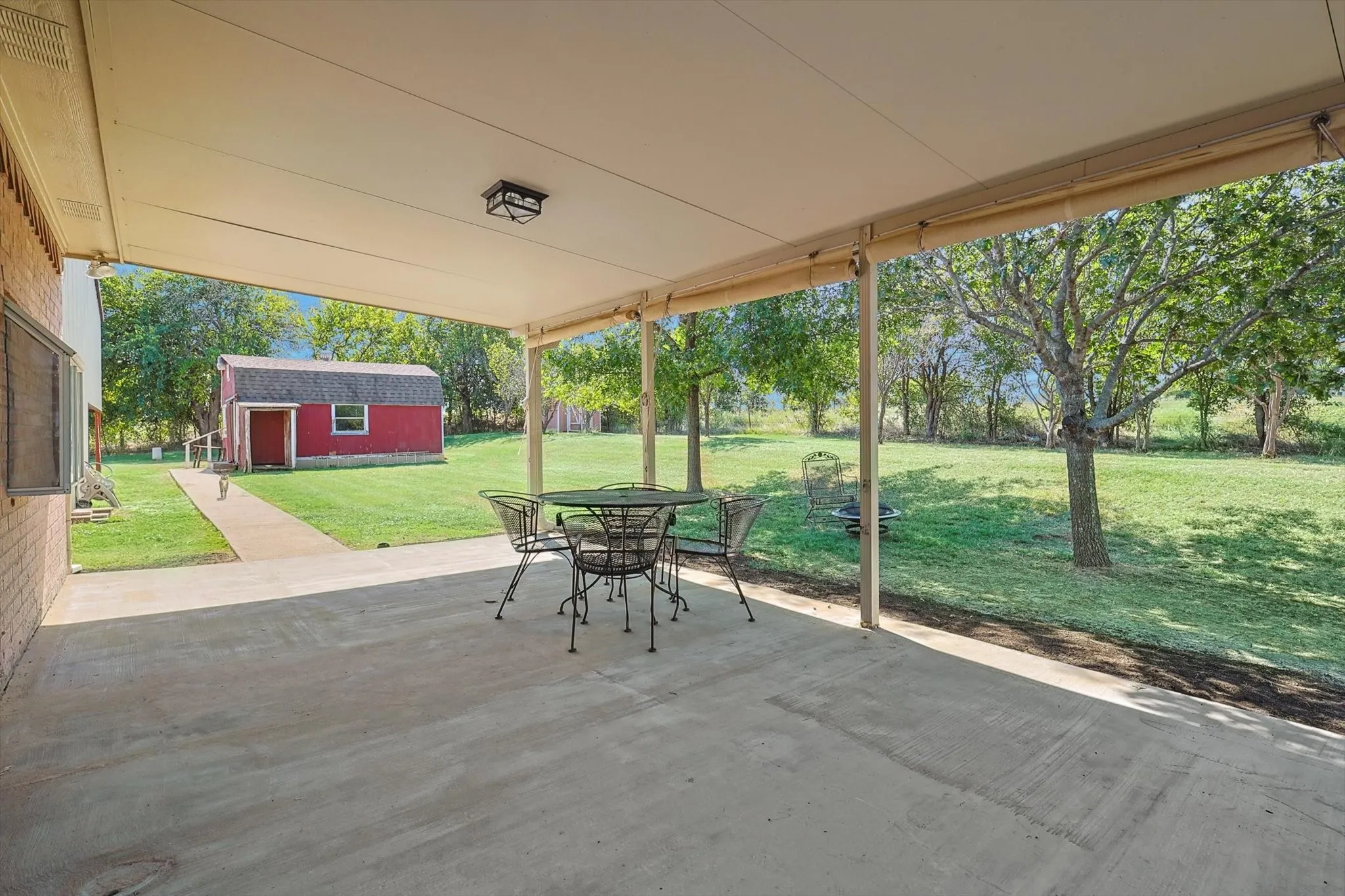 Single Family Residence For Sale in Denton County , 3289 Mitchell Road, Krum, Texas 76249, 3 Bedrooms, 2 Bathrooms, Garage spaces, 1,829 Sqft, built in 2001, Preowned, Price $799,000, mls#21257924, Real Estate Agent in Krum, Homes For Sale in Denton county, Homes For Sale in Krum, Realtor in Krum Texas, Real Estate Brokerage Independent Realty Texas, Luminita Cordes Realtor
