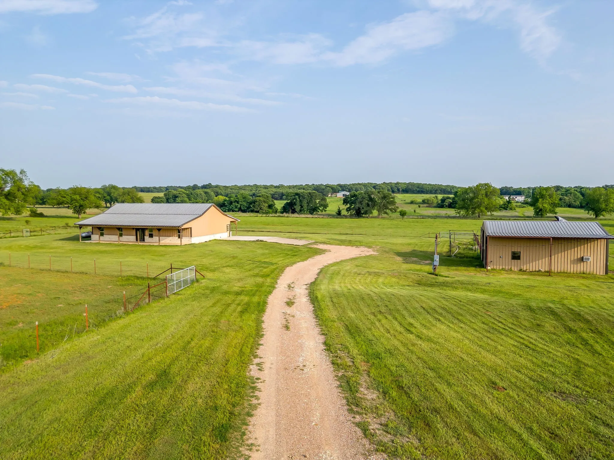 Farm For Sale in Hill County , 184 Hcr 1439, Covington, Texas 76636, 4 Bedroom, 3 Bathroom, Garage spaces, 2,318 Sqft, built in 2018, Preowned, mls#21257273, Real Estate Agent in Covington, Homes For Sale in Hill county, Homes For Sale in Covington, Realtor in Covington Texas, Real Estate Brokerage Independent Realty Texas, Luminita Cordes Realtor