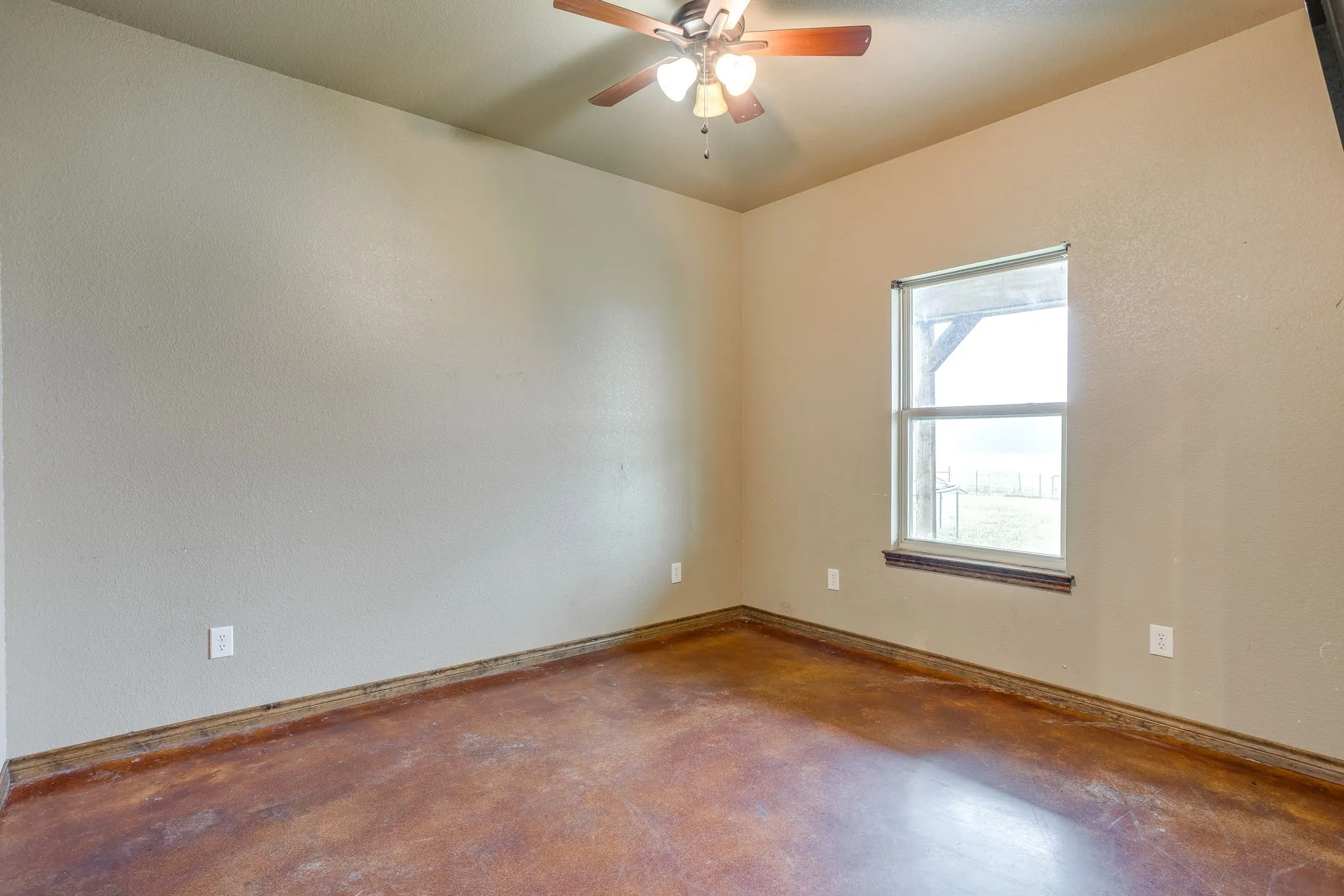 Farm For Sale in Hill County , 184 Hcr 1439, Covington, Texas 76636, 4 Bedroom, 3 Bathroom, Garage spaces, 2,318 Sqft, built in 2018, Preowned, mls#21257273, Real Estate Agent in Covington, Homes For Sale in Hill county, Homes For Sale in Covington, Realtor in Covington Texas, Real Estate Brokerage Independent Realty Texas, Luminita Cordes Realtor