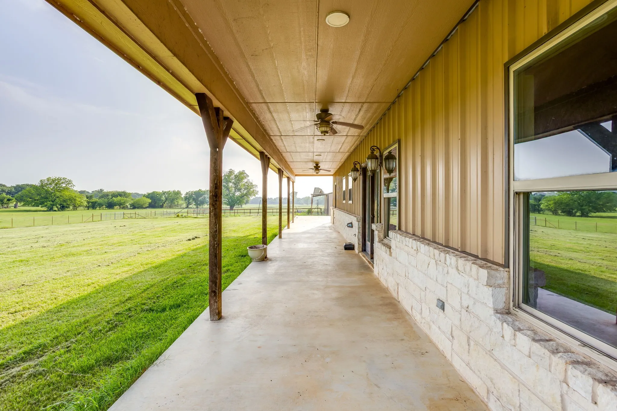 Farm For Sale in Hill County , 184 Hcr 1439, Covington, Texas 76636, 4 Bedroom, 3 Bathroom, Garage spaces, 2,318 Sqft, built in 2018, Preowned, mls#21257273, Real Estate Agent in Covington, Homes For Sale in Hill county, Homes For Sale in Covington, Realtor in Covington Texas, Real Estate Brokerage Independent Realty Texas, Luminita Cordes Realtor