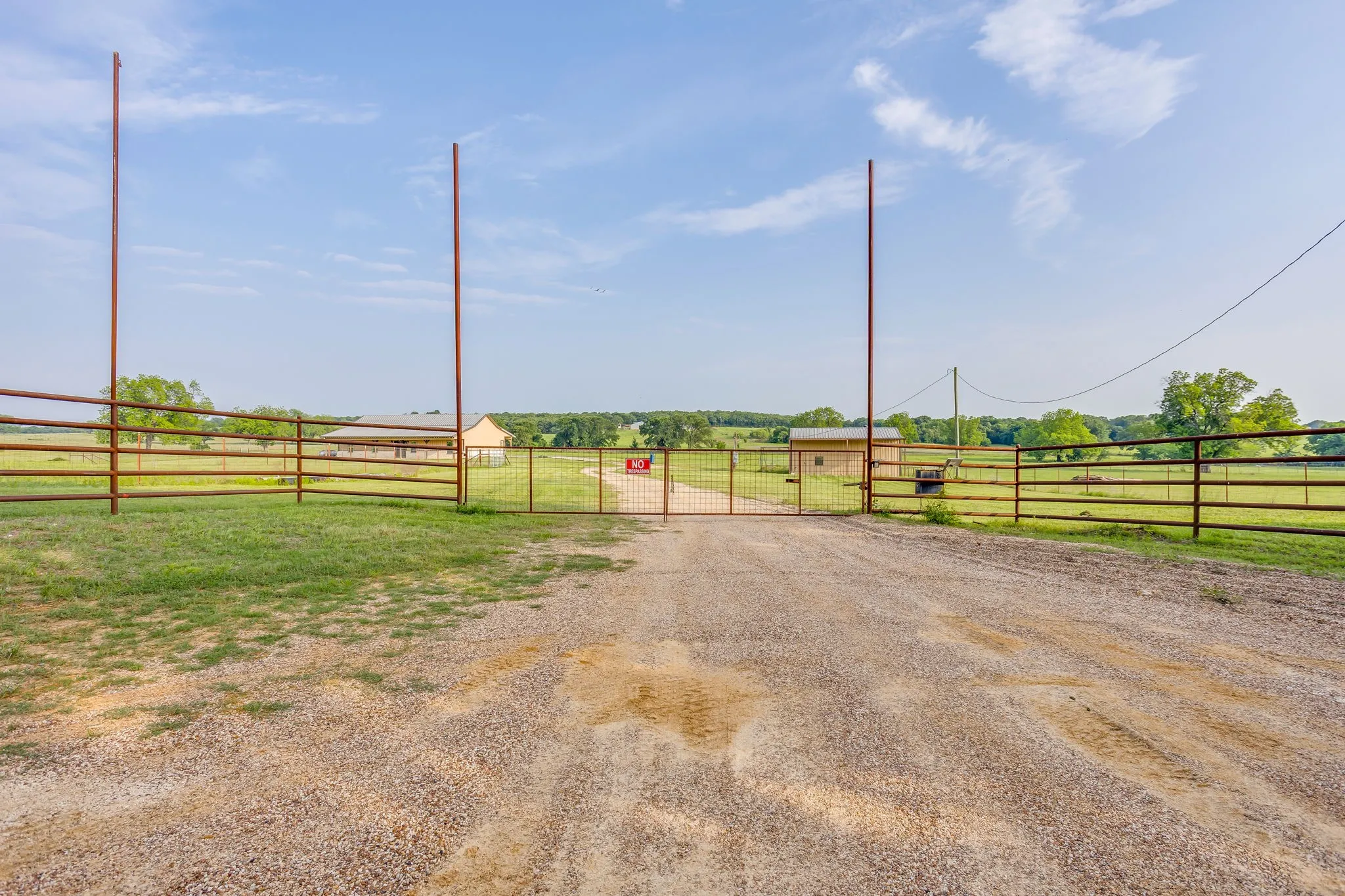 Farm For Sale in Hill County , 184 Hcr 1439, Covington, Texas 76636, 4 Bedroom, 3 Bathroom, Garage spaces, 2,318 Sqft, built in 2018, Preowned, mls#21257273, Real Estate Agent in Covington, Homes For Sale in Hill county, Homes For Sale in Covington, Realtor in Covington Texas, Real Estate Brokerage Independent Realty Texas, Luminita Cordes Realtor